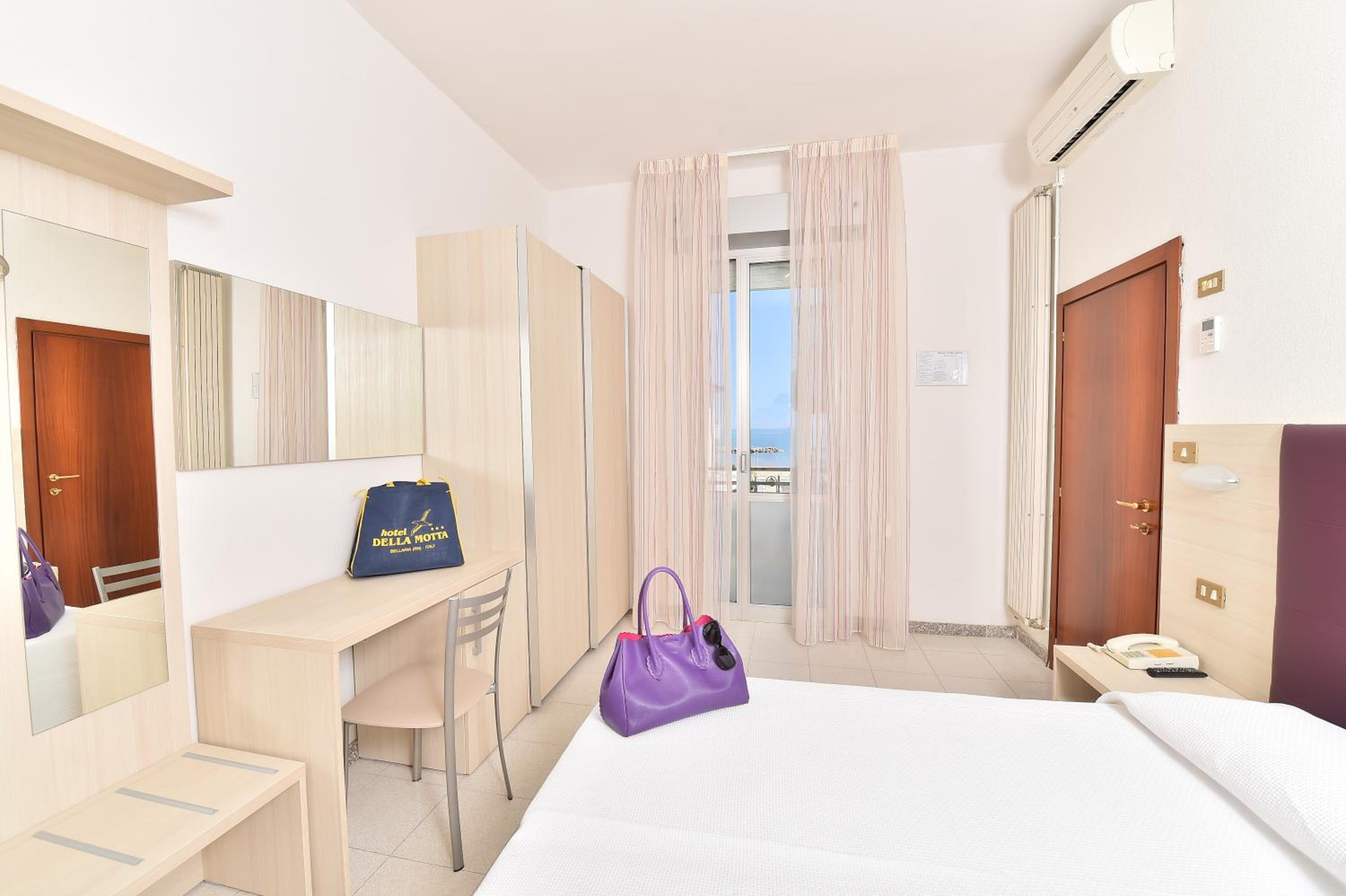 Standard Double or Twin Room - Photo 5