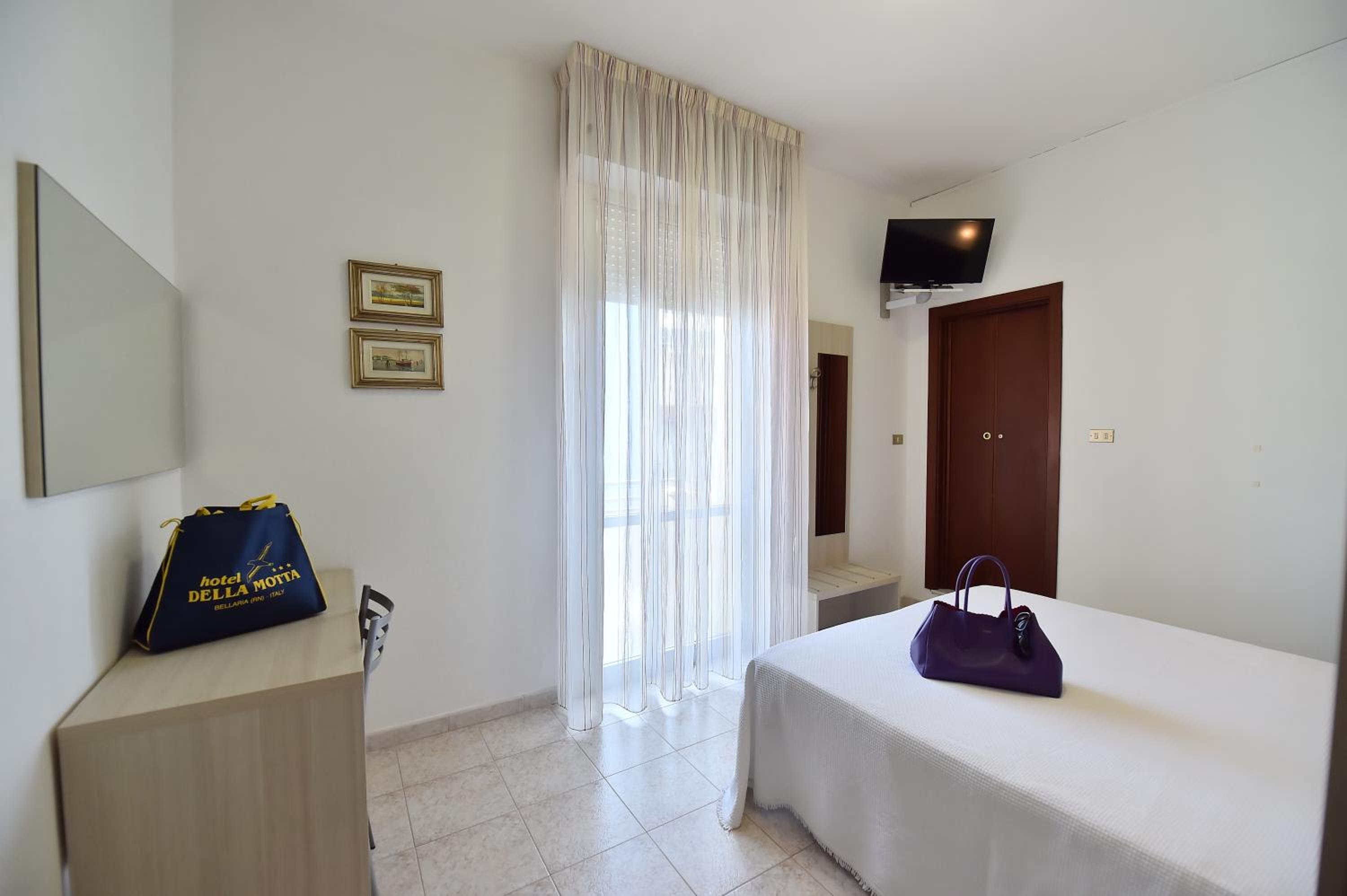 Standard Double or Twin Room - Photo 4