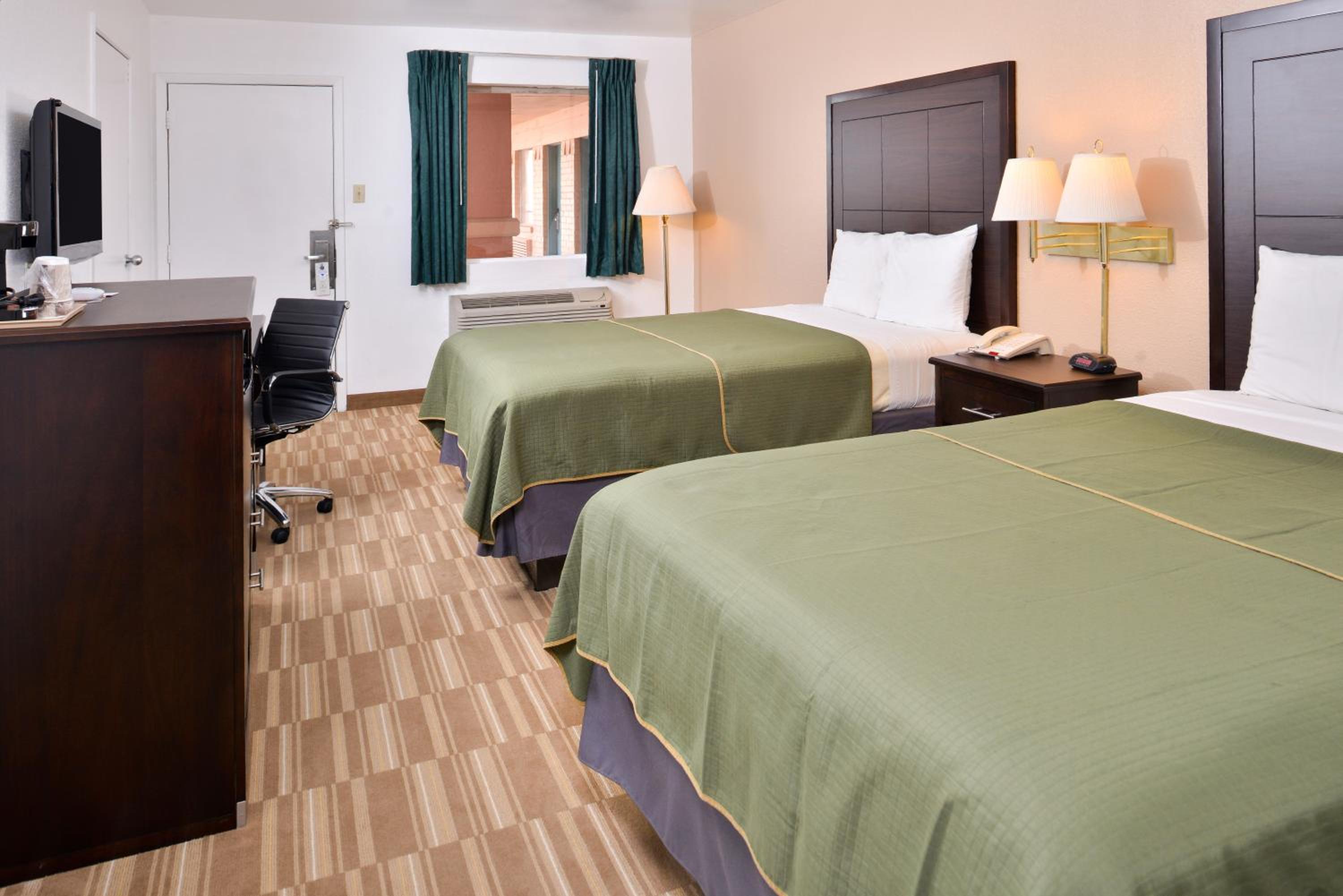 Double Room with Two Double Beds - Smoking - Photo 1