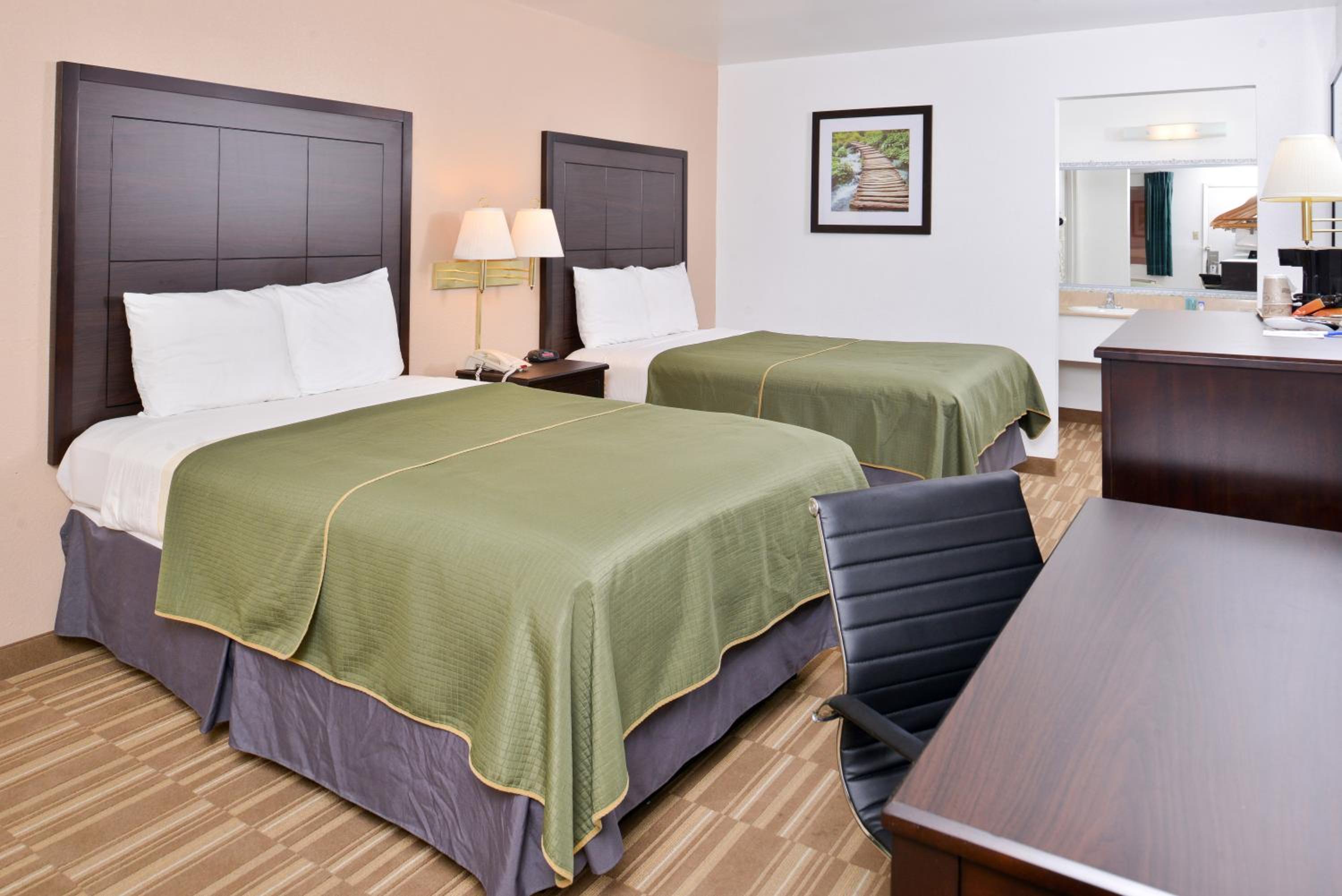 Double Room with Two Double Beds - Smoking - Photo 4