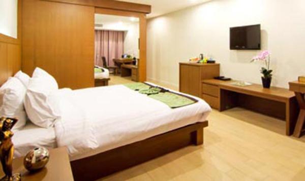 Superior Double Room thumbnail 6