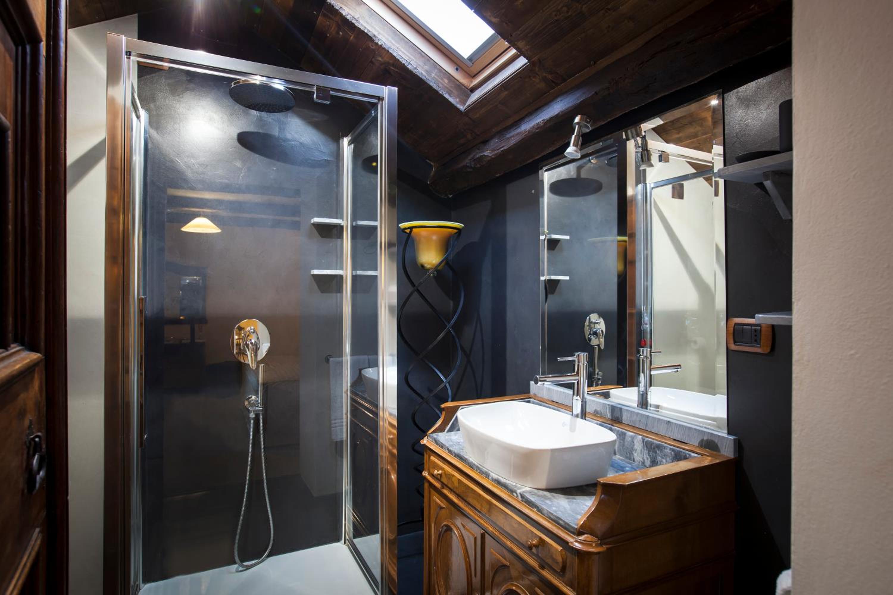 Junior Suite - Top Floor - Photo 10