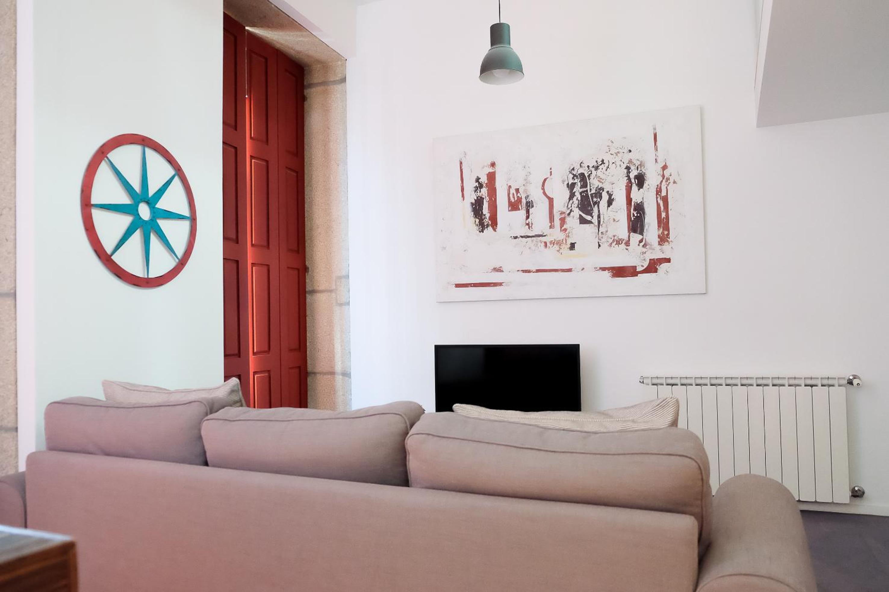 Superior One-Bedroom Triplex Apartment
