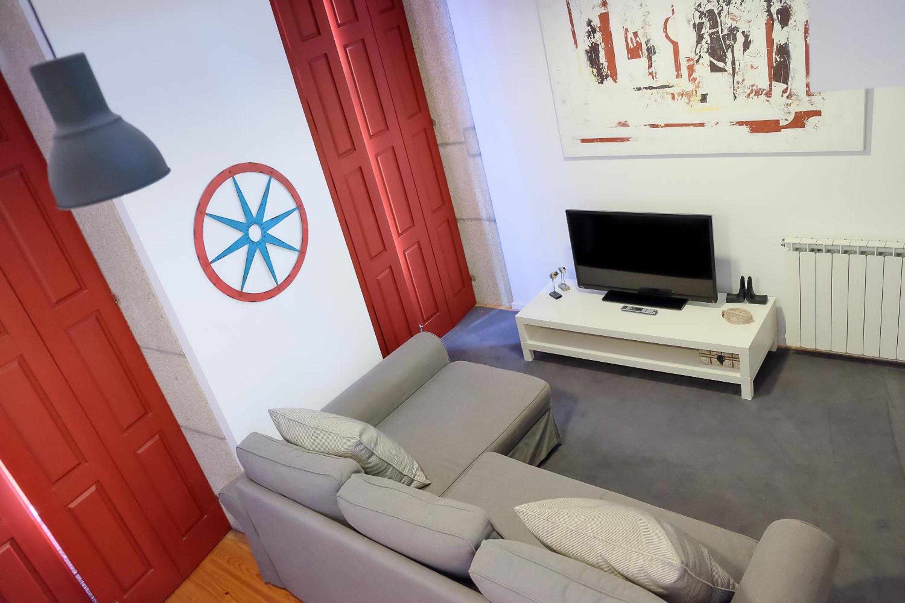 Superior One-Bedroom Triplex Apartment
