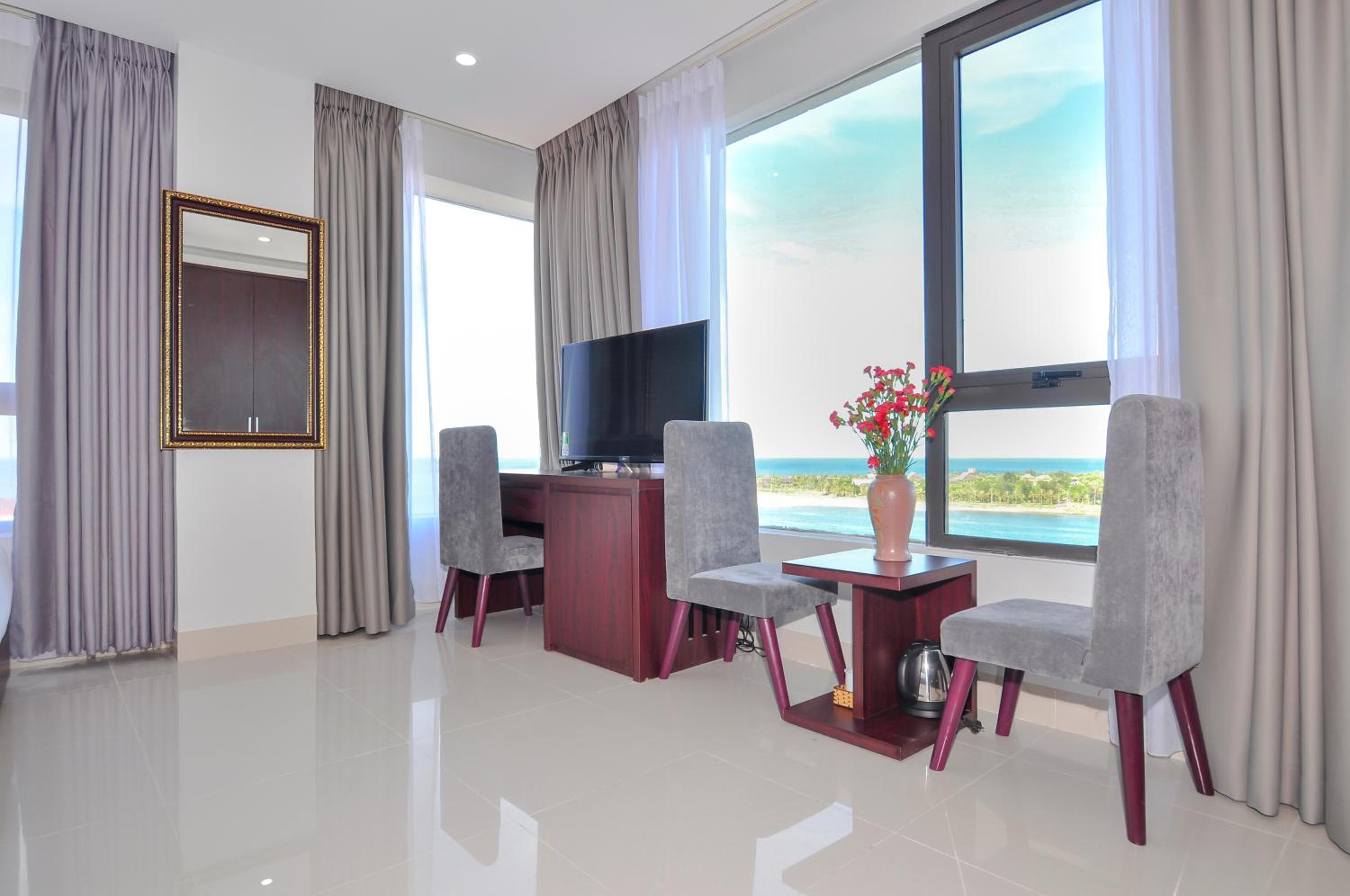 Deluxe Family Suite photo 2
