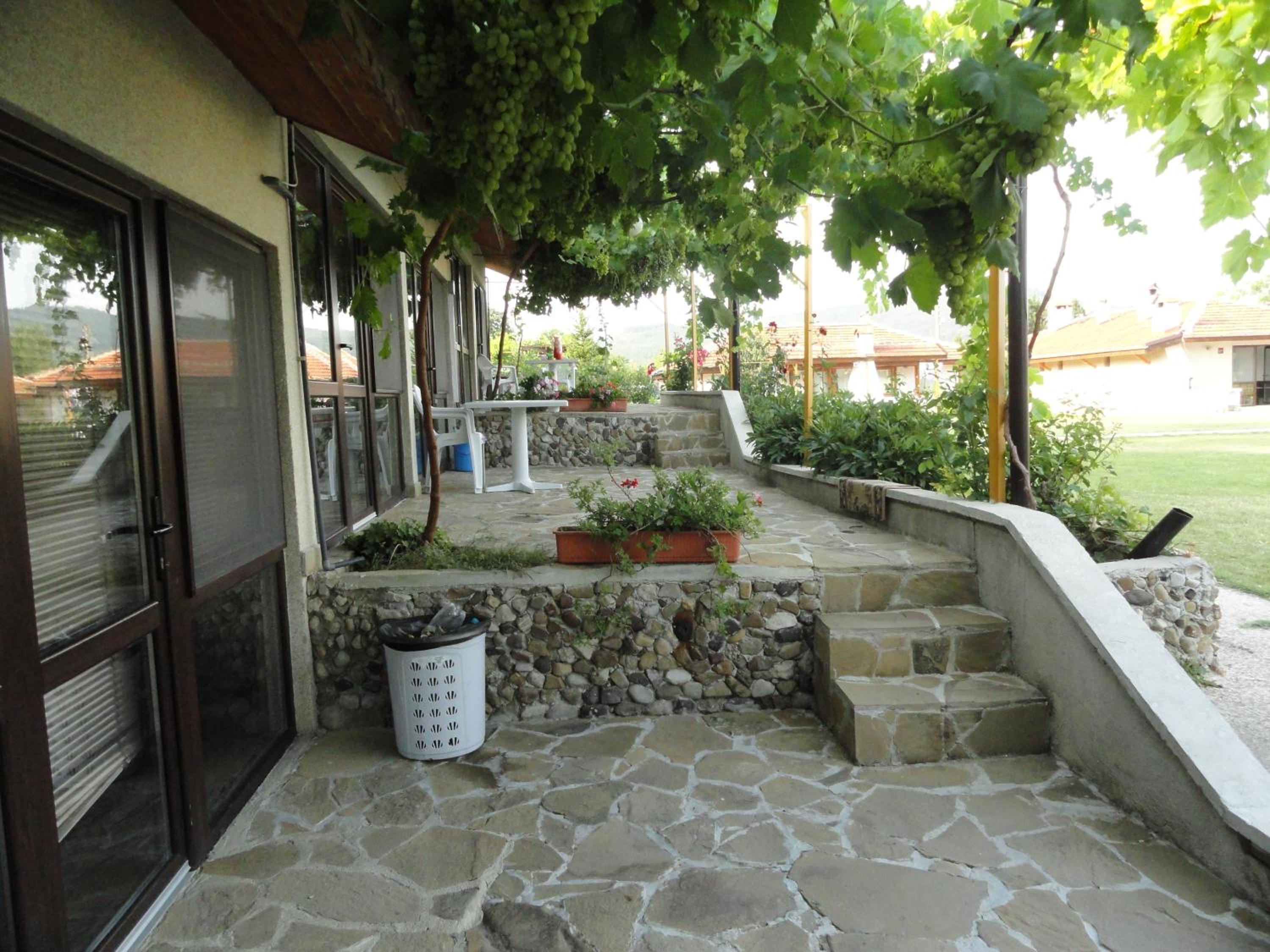 Family Room with Lake View photo 1