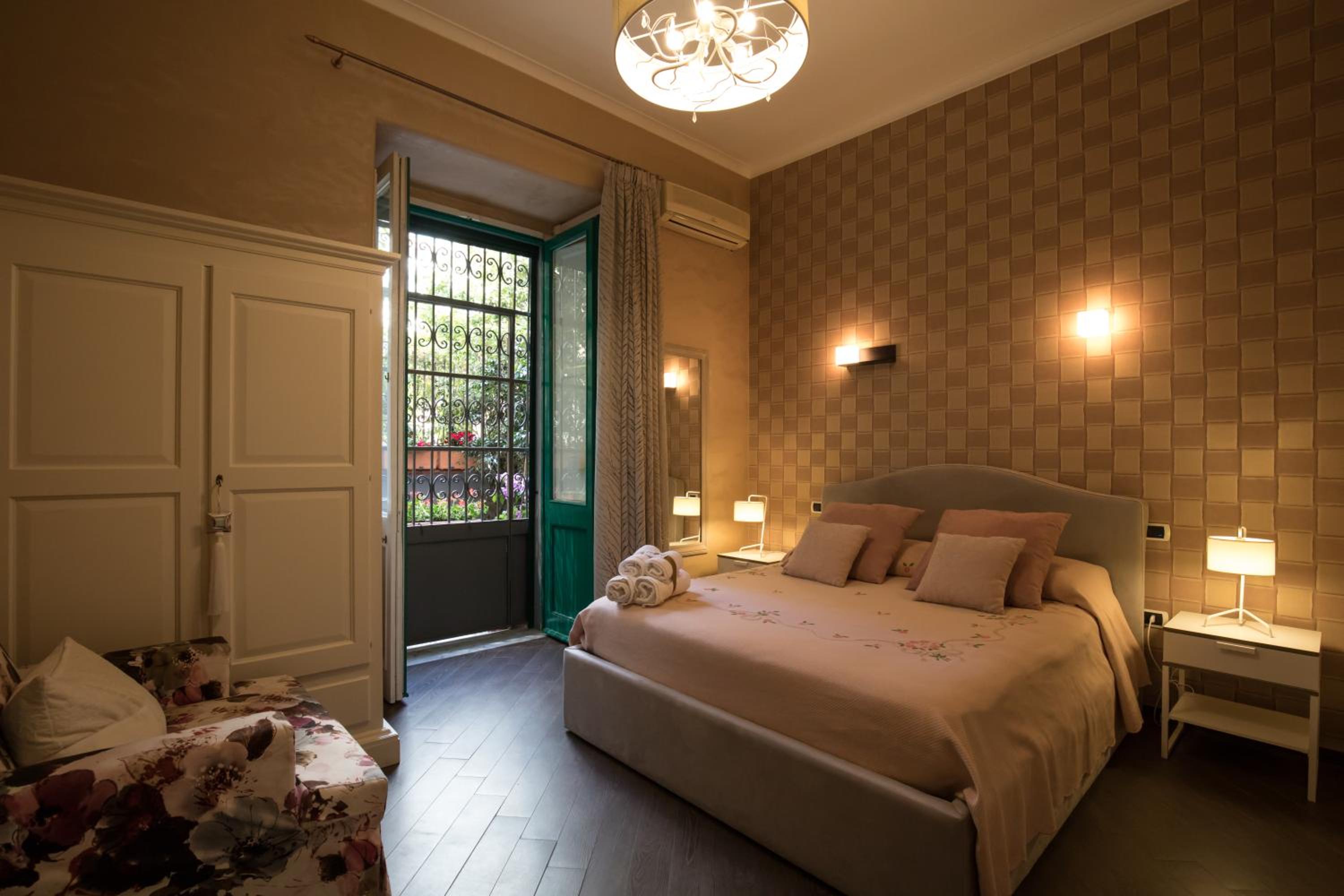Double Room - Photo 6