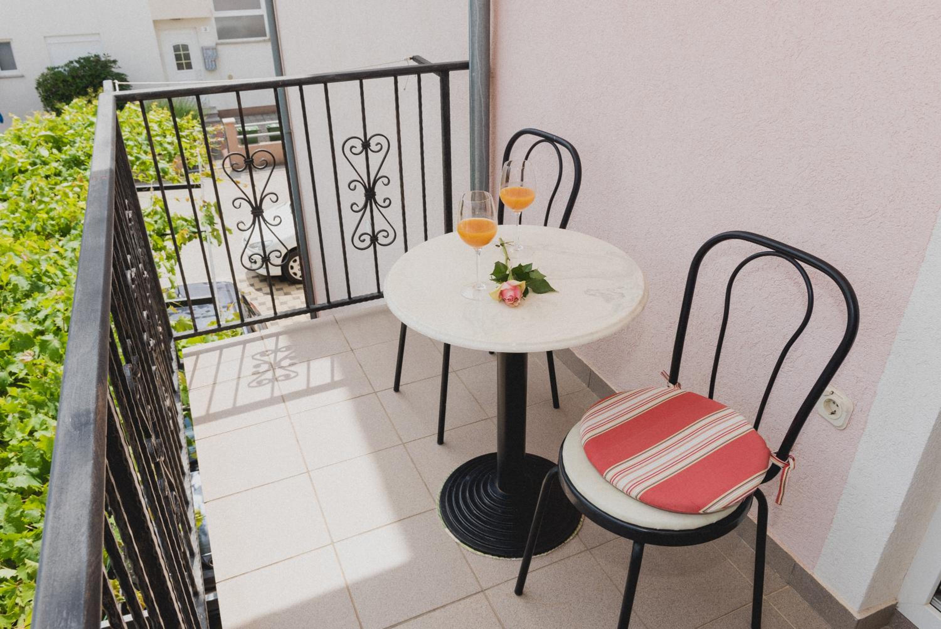 Studio with Balcony photo 2