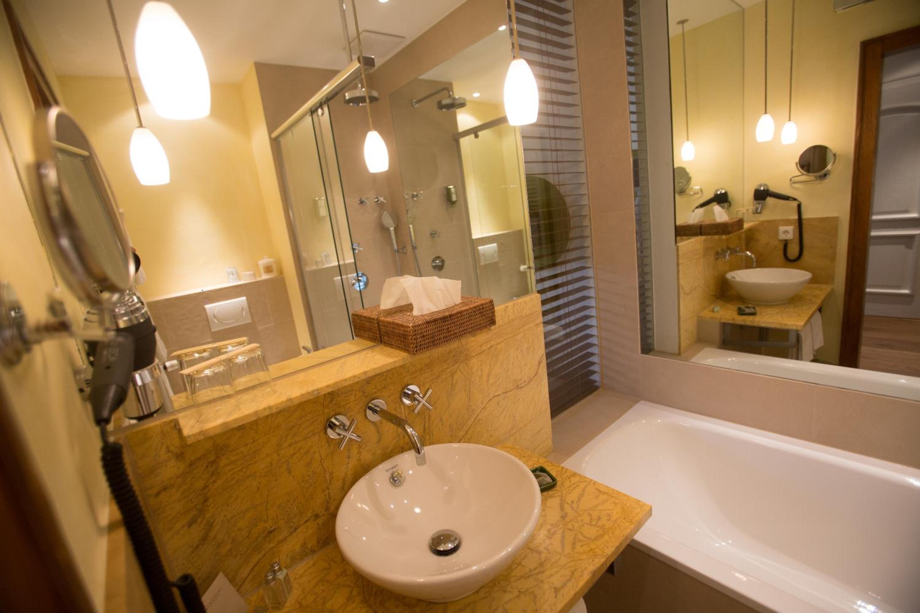 Suite with Terrace - Photo 9