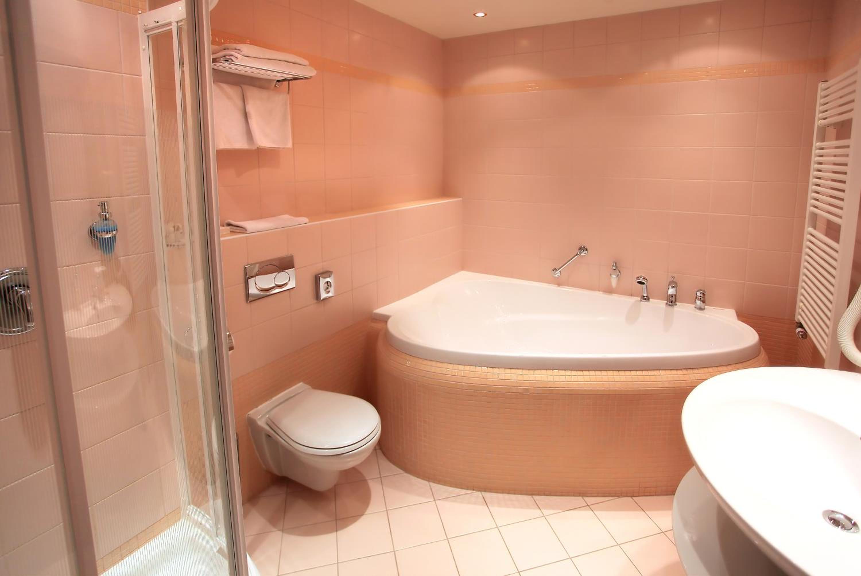 Deluxe Double or Twin Room - Photo 5