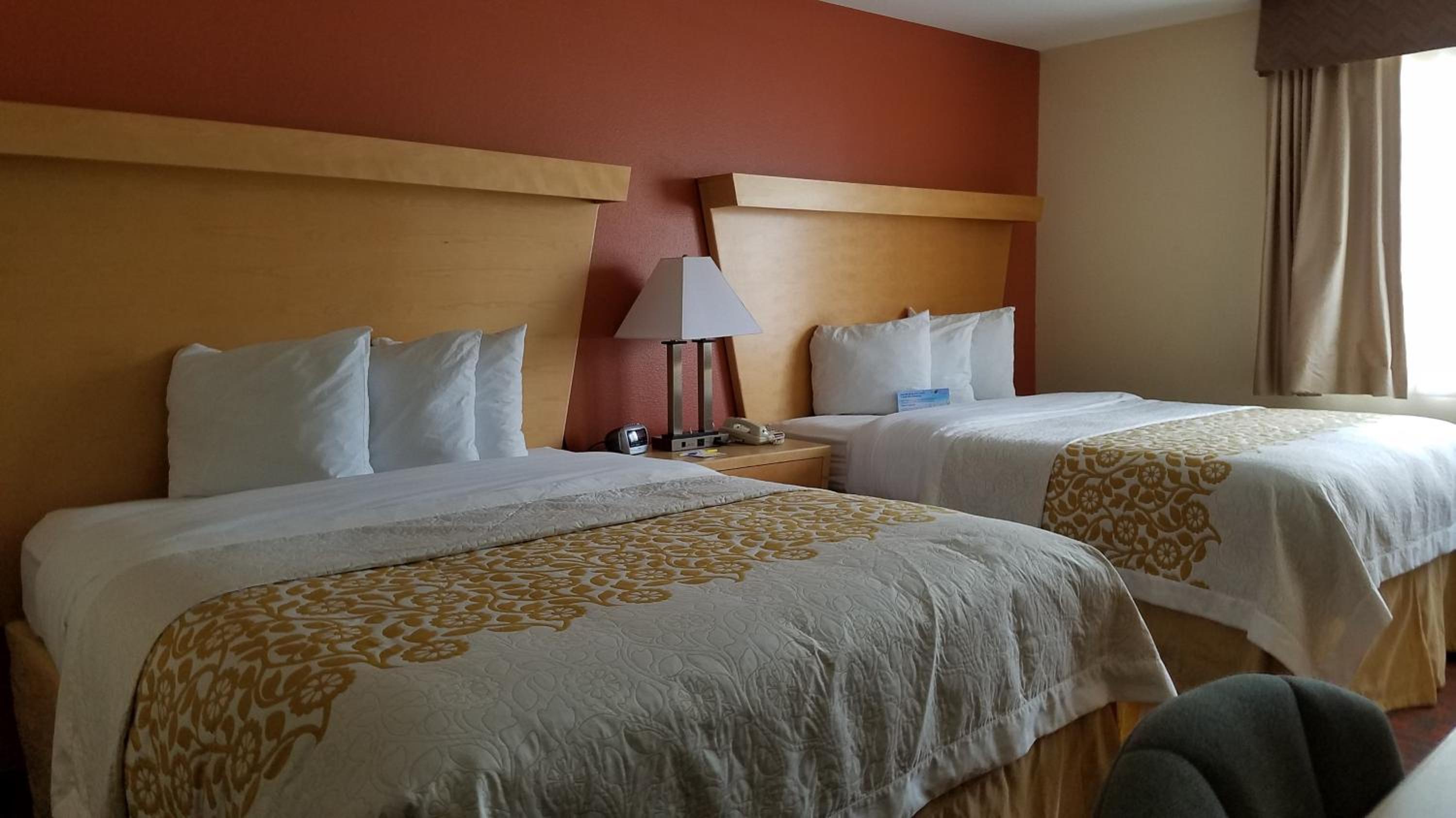 Standard Queen Room with Two Queen Beds - Photo 7