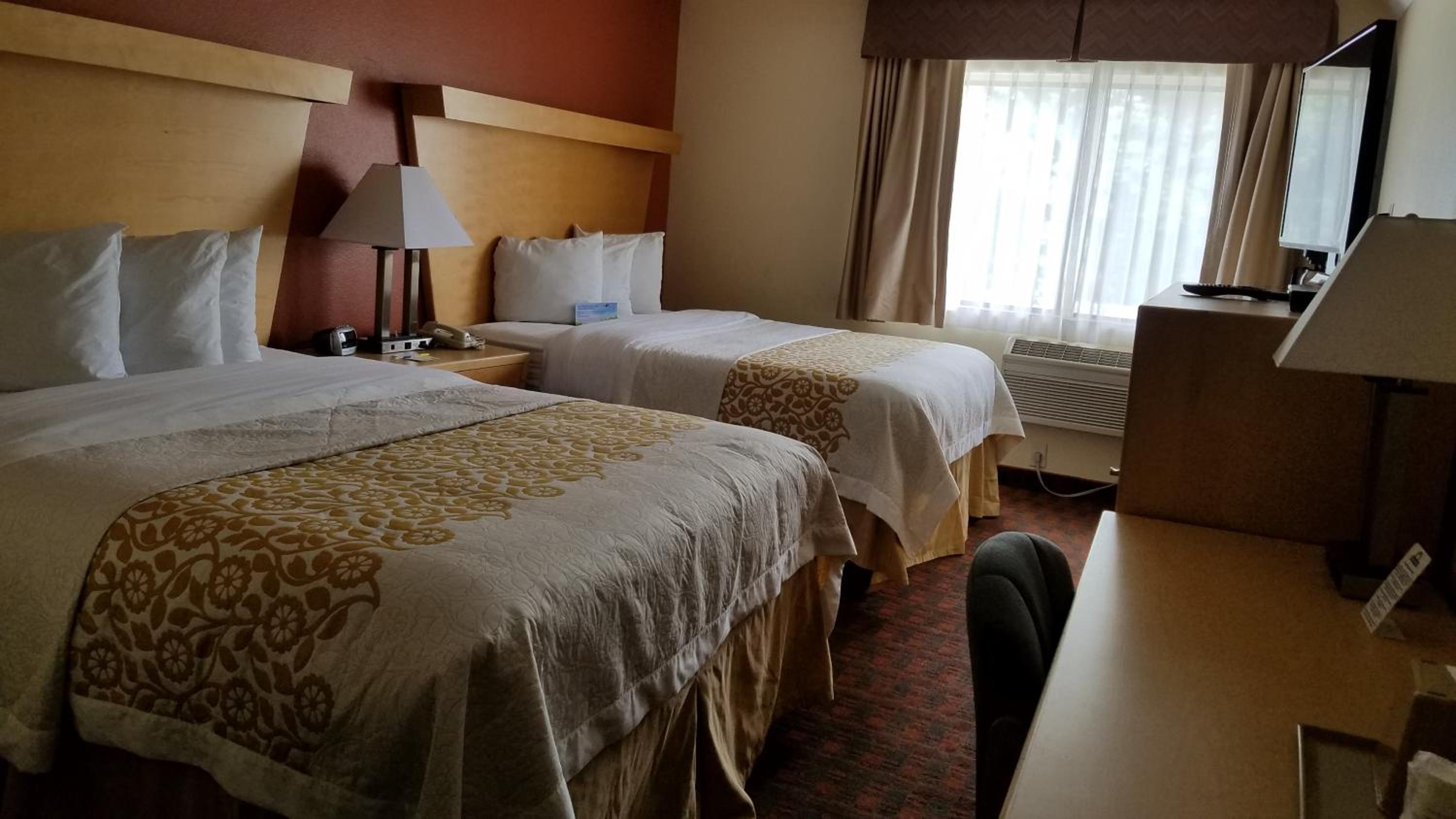 Standard Queen Room with Two Queen Beds - Photo 2