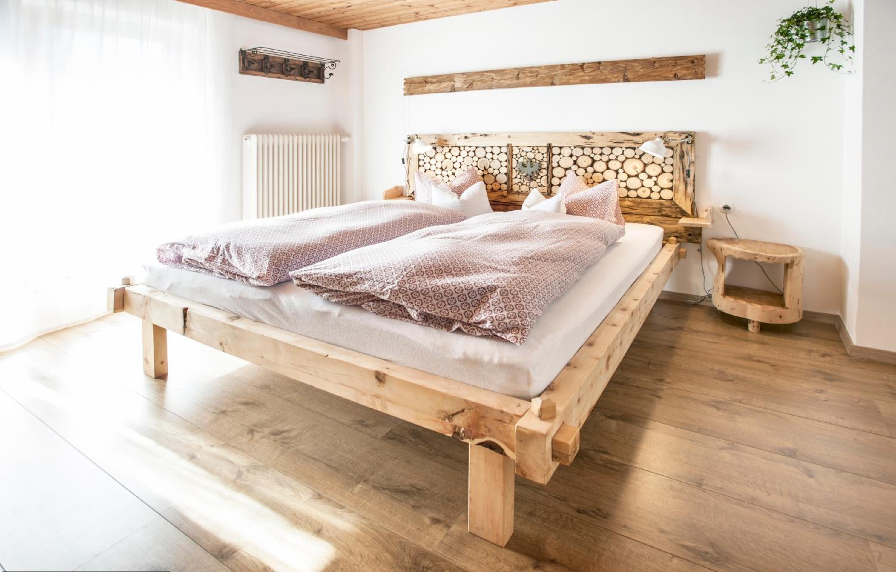 Five-Bedroom House photo 1