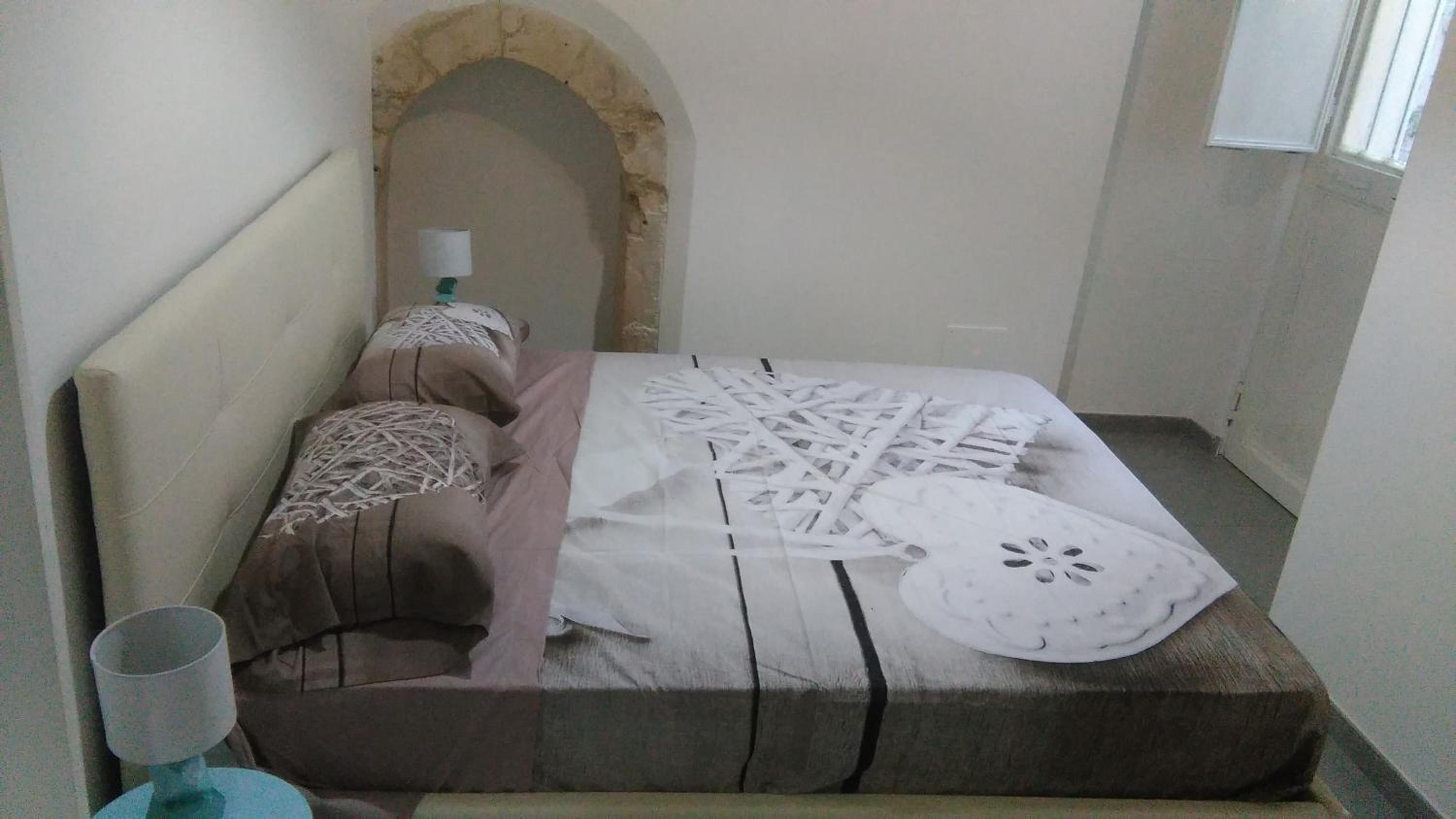 One-Bedroom Apartment - Photo 1