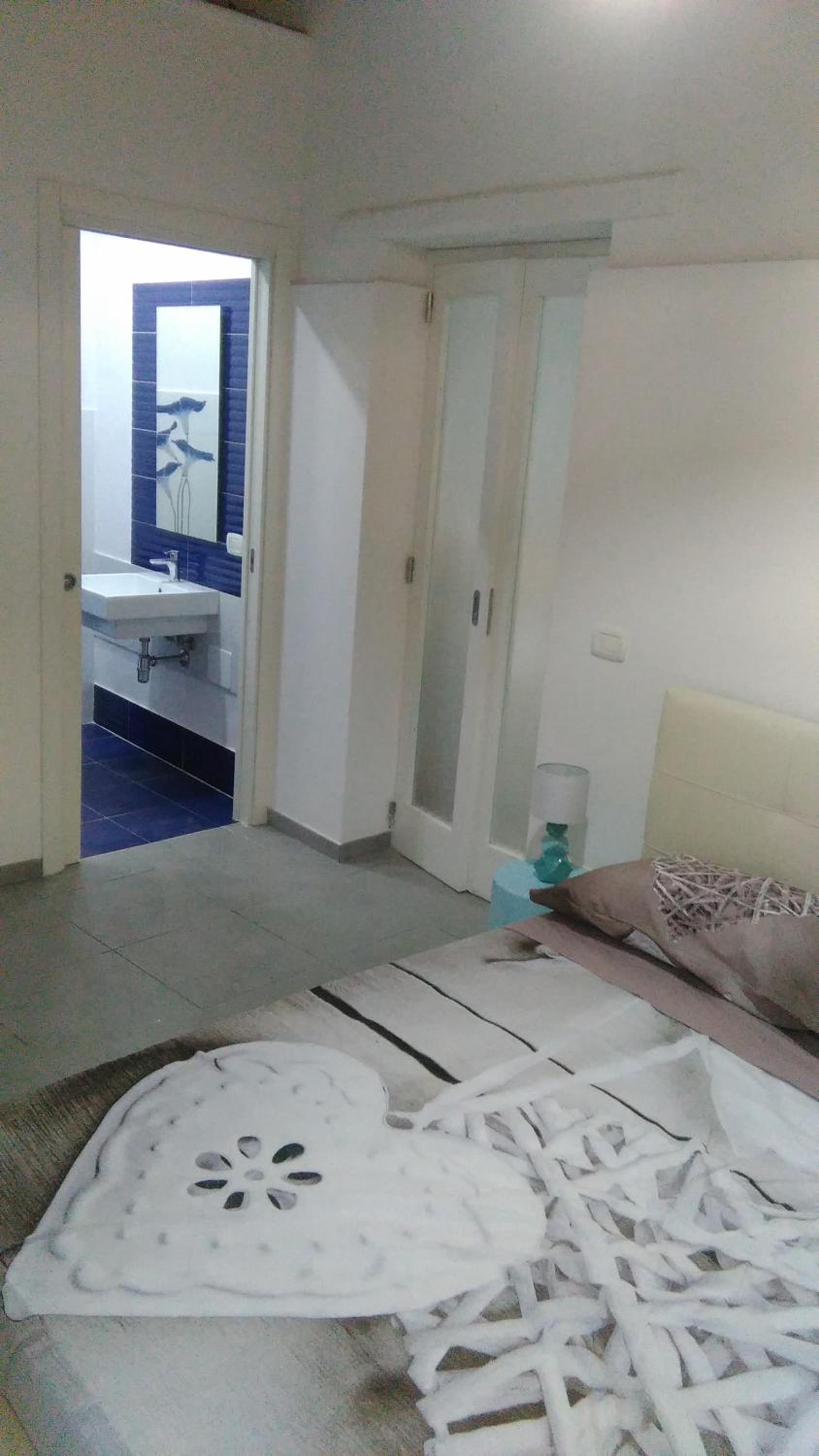 One-Bedroom Apartment - Photo 2
