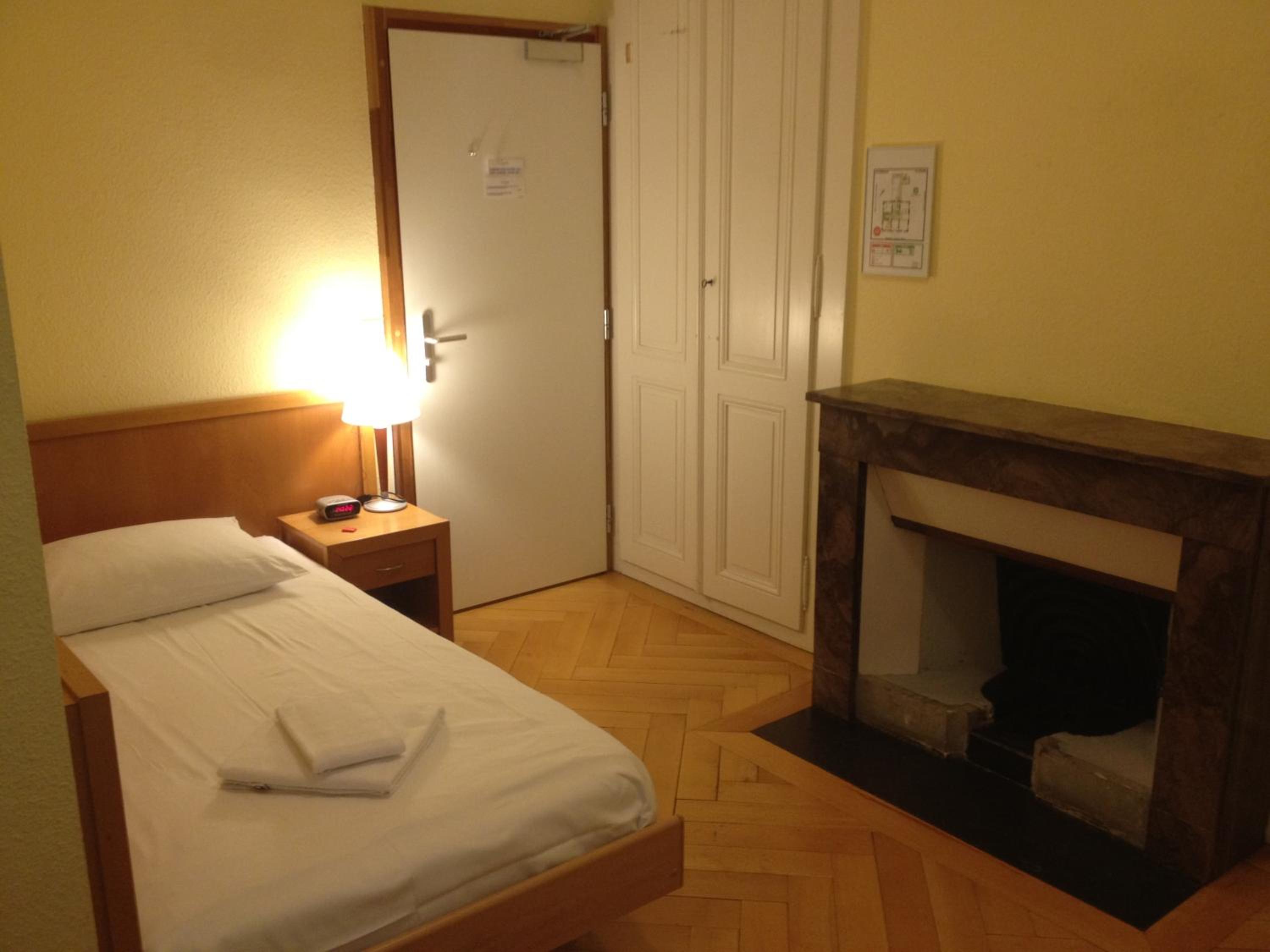 Single Room with Shared Shower and Toilet and Park View