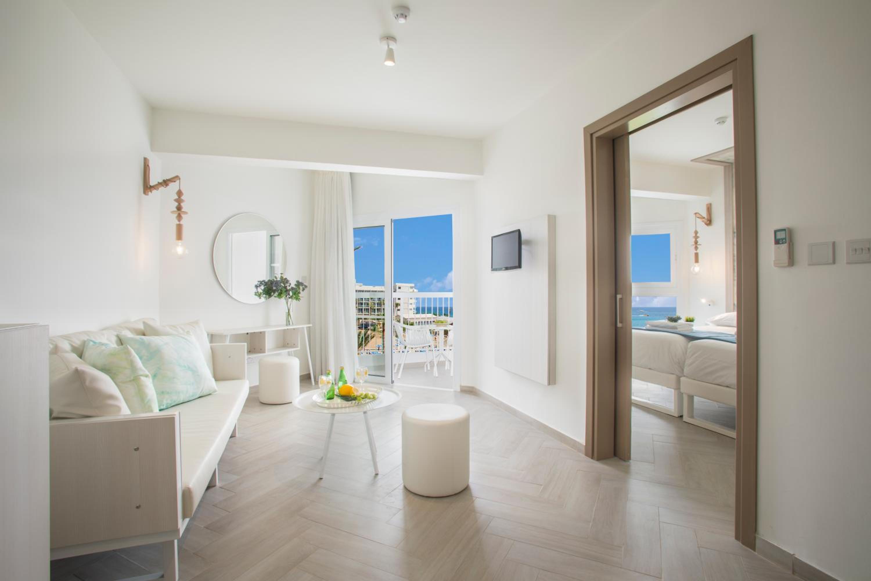 Double Suite with Sea View photo 1