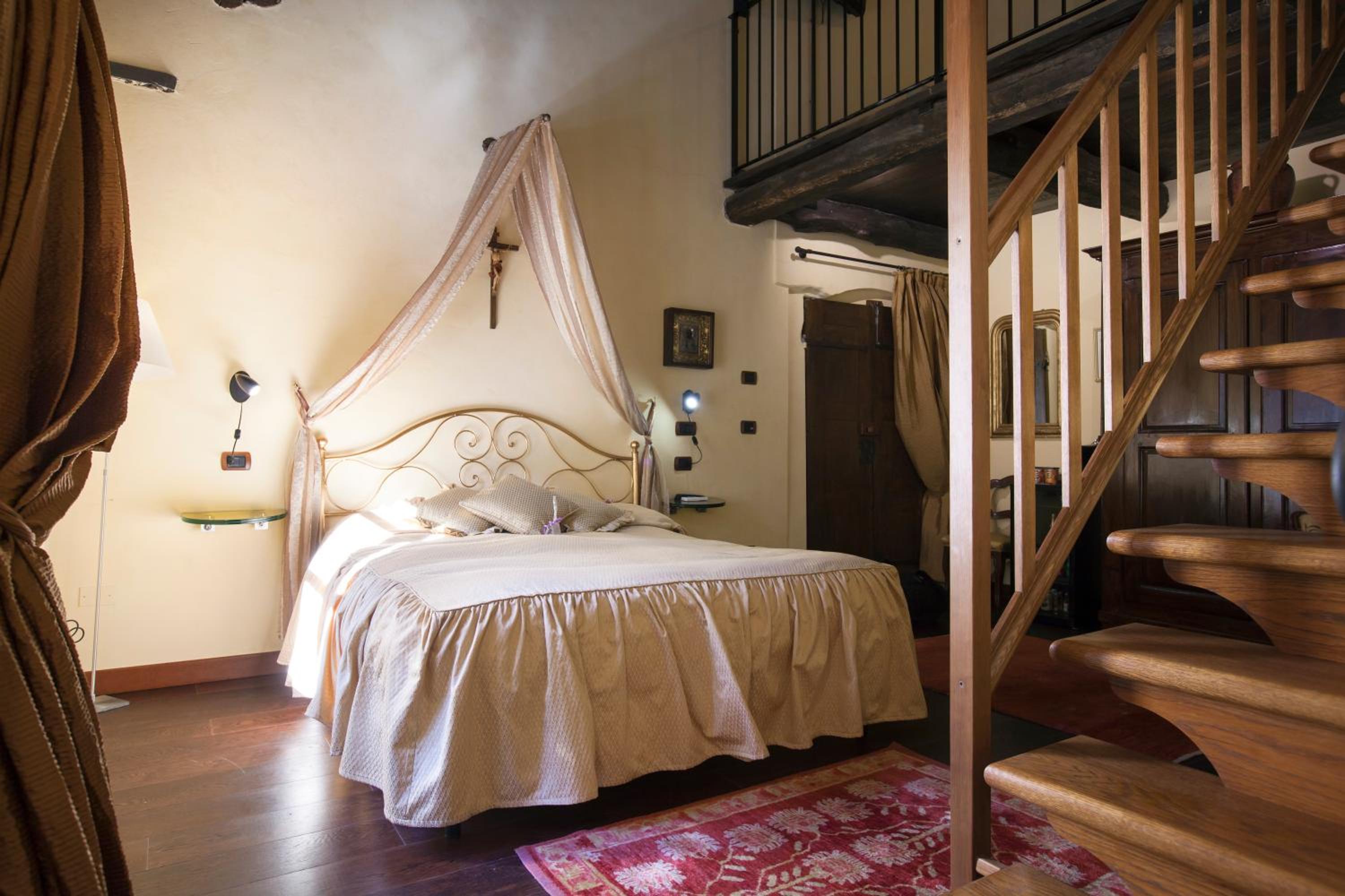 Suite with Sofa Bed - Photo 8