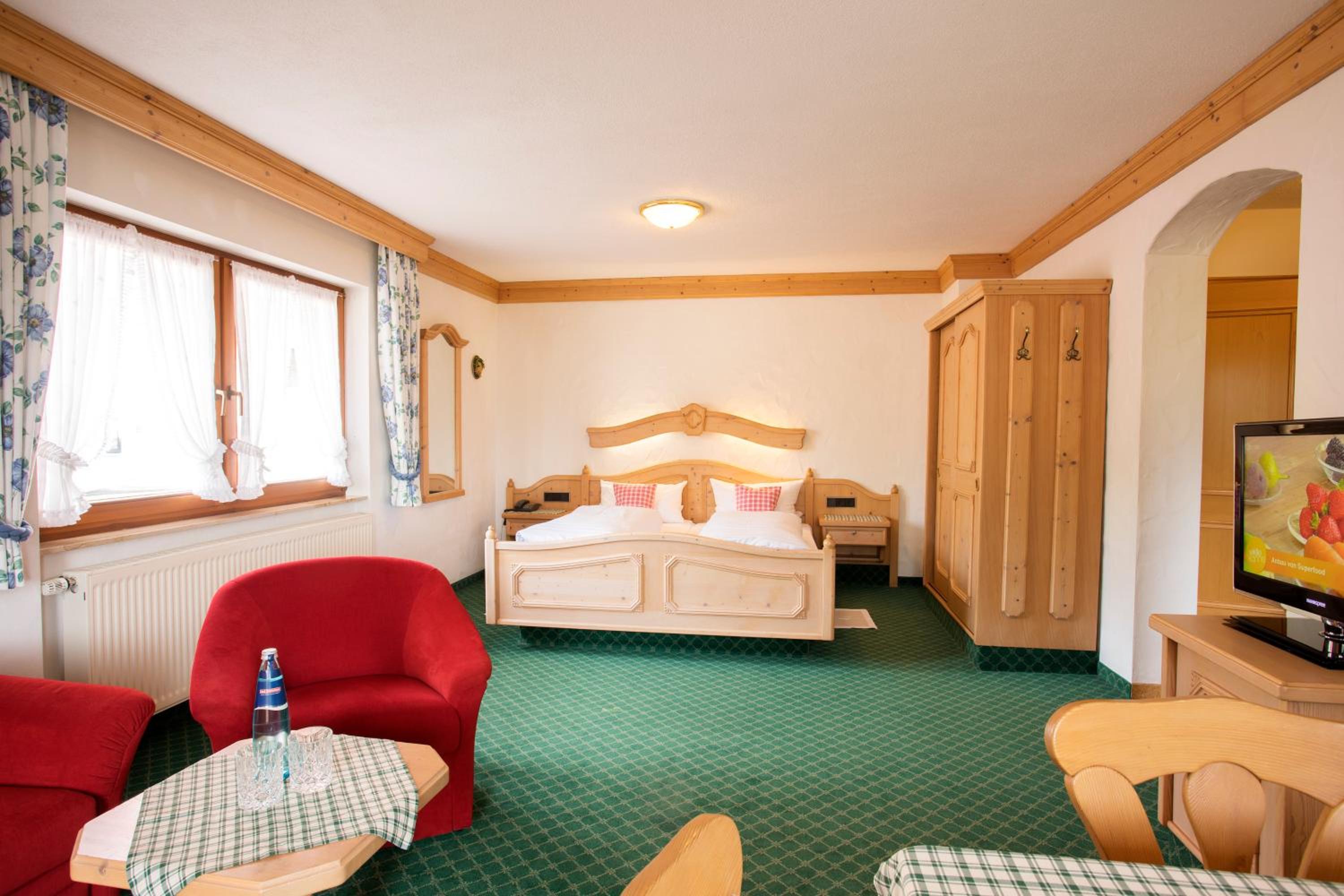 Double Room with Balcony and Kitchenette photo 3