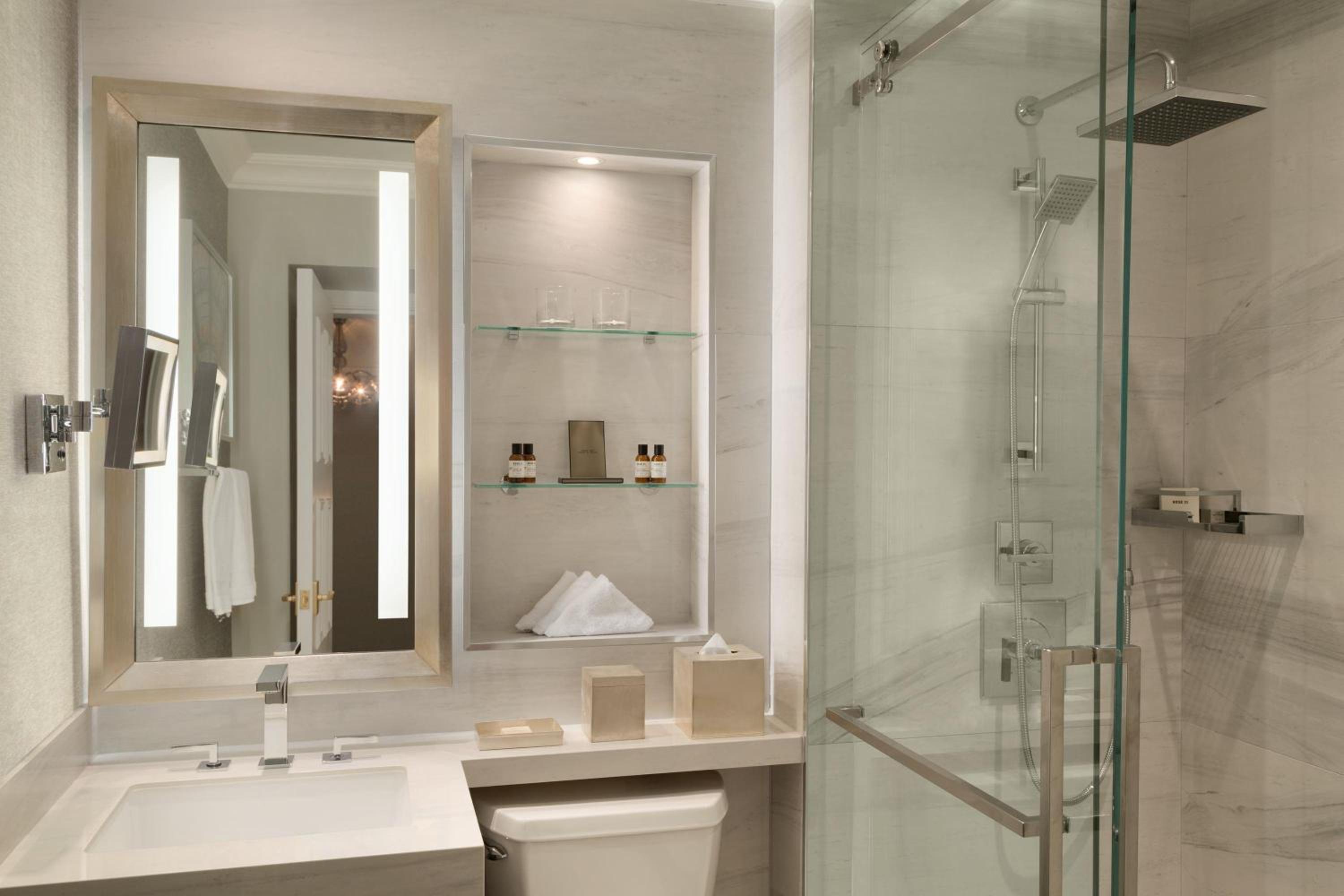 Fairmont Gold Deluxe City View 1 King