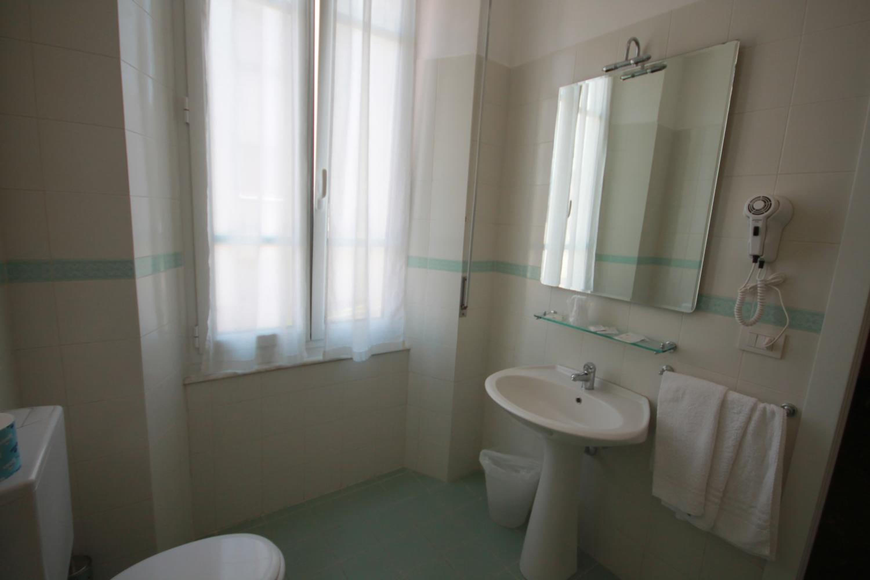 Deluxe Room (2 Adults + 1 Child) photo 2