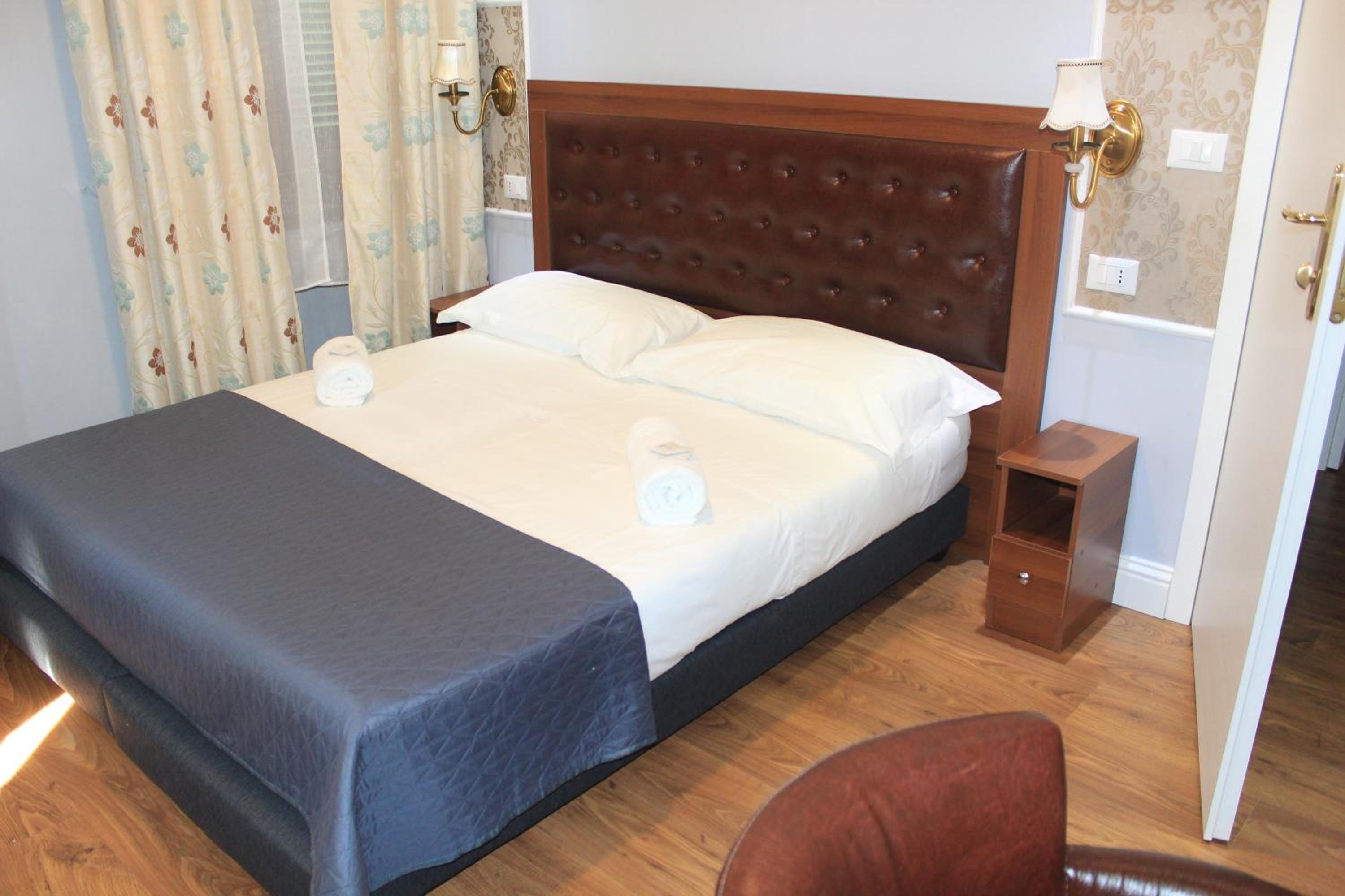 Double or Twin Room with Private Bathroom photo 1