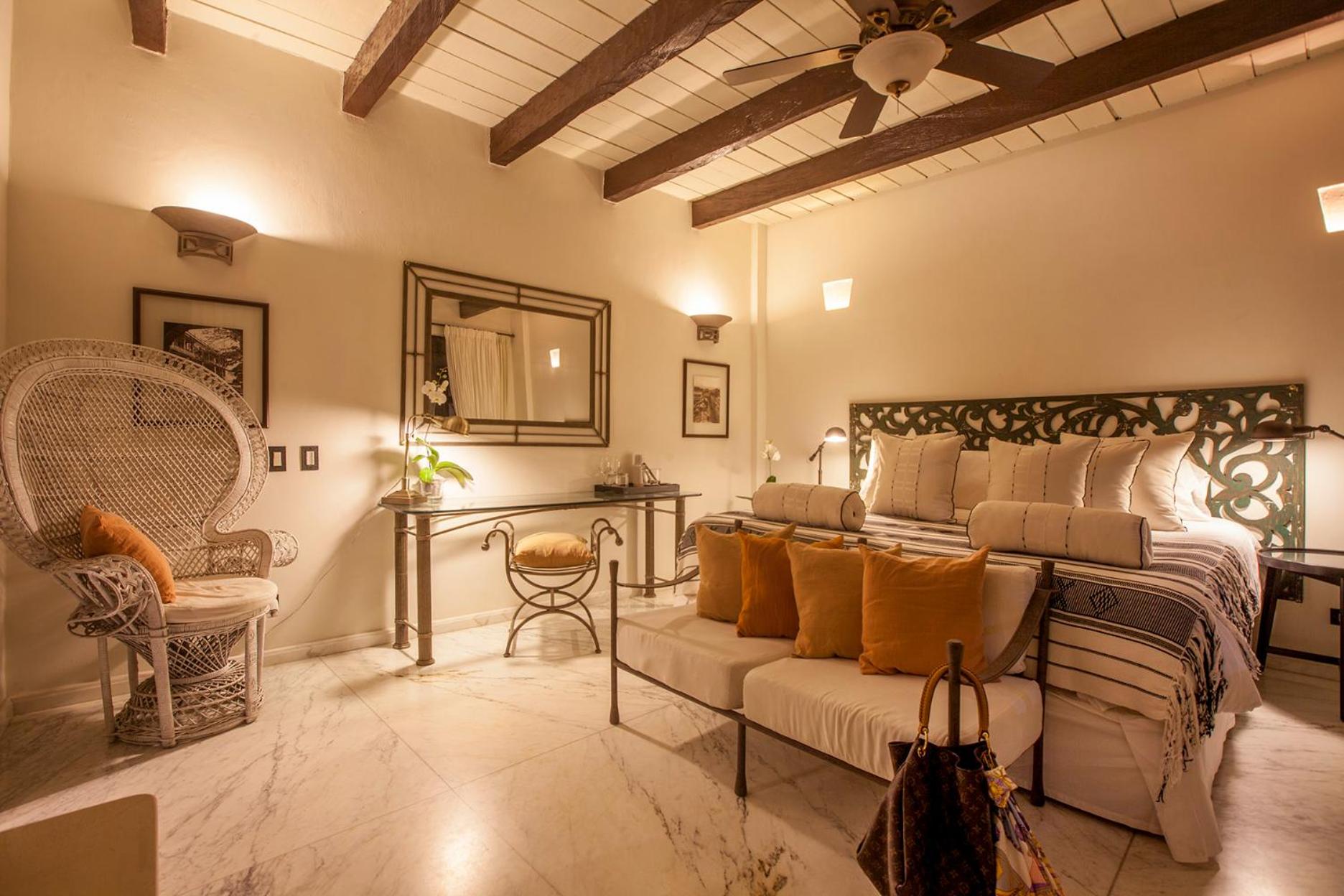 Deluxe Suite with Spa Bath photo 2