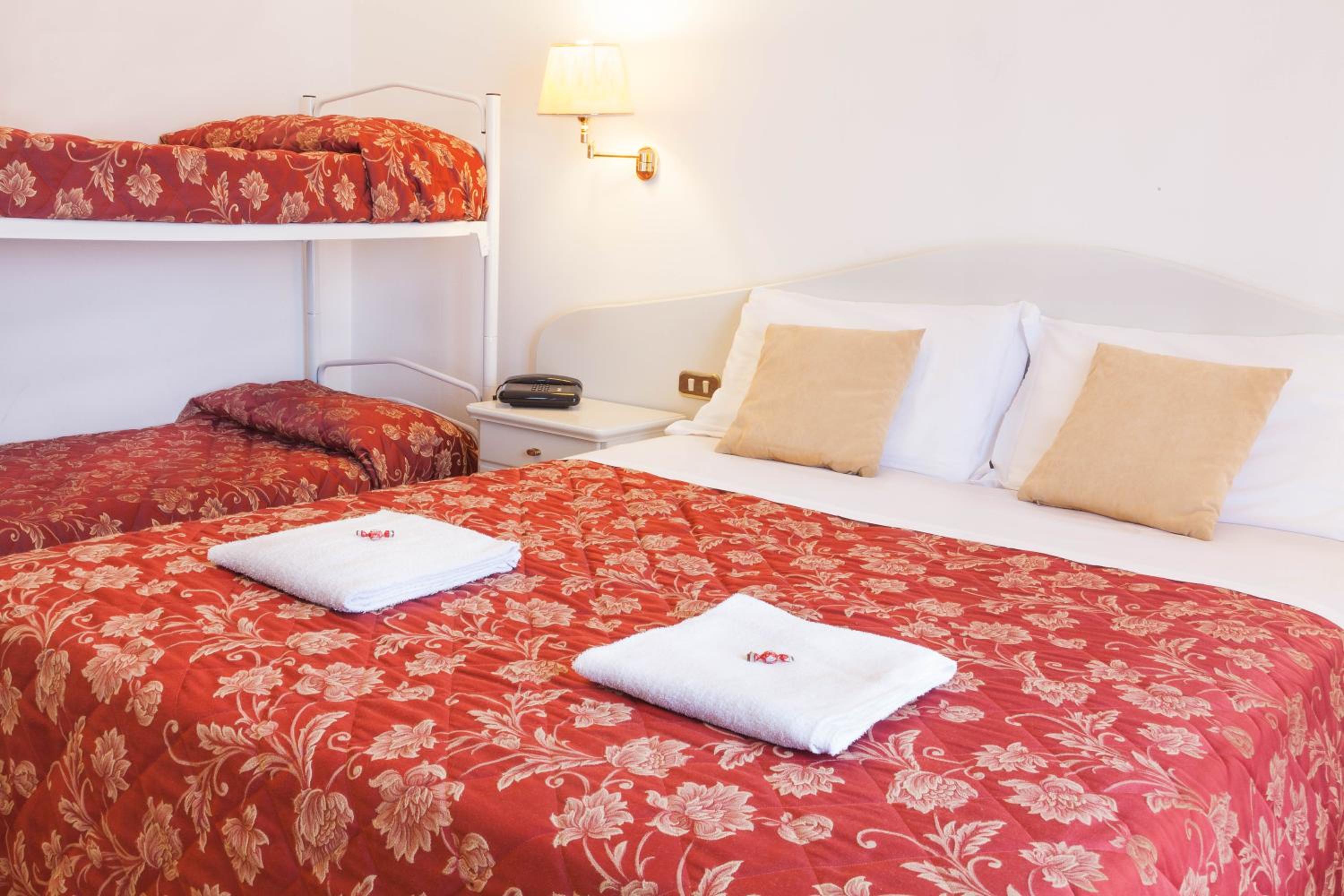 Quadruple Room - Photo 1