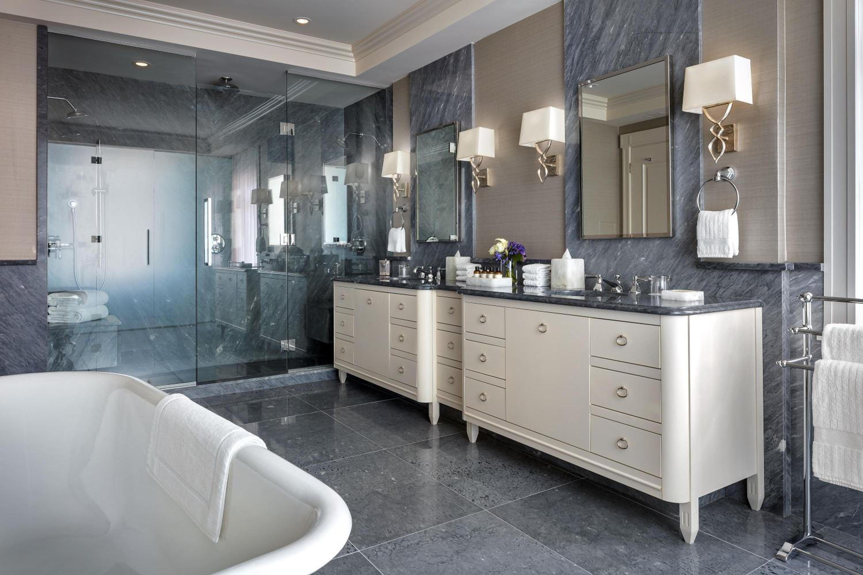 Royal Suite With Lounge Access And Harbour View thumbnail 5