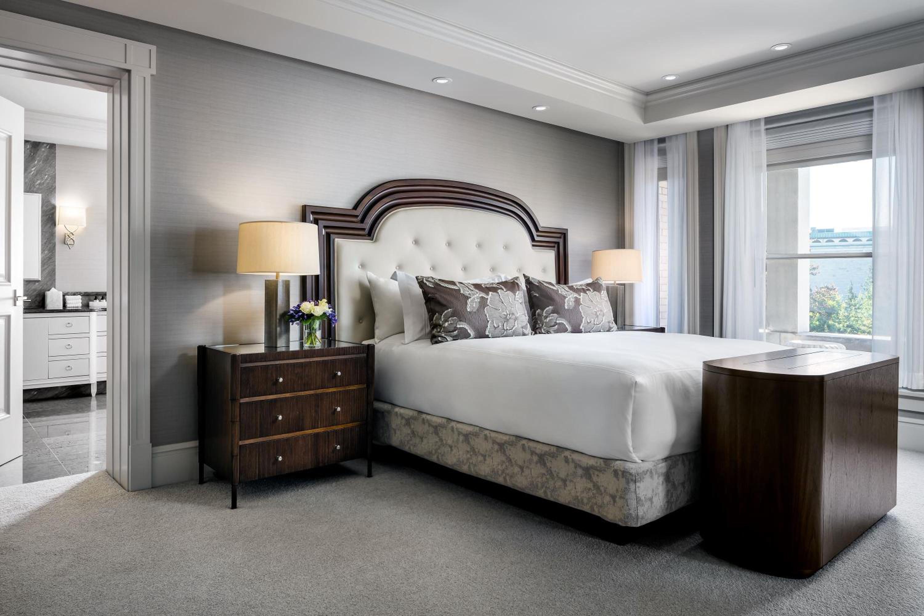 Royal Suite With Lounge Access And Harbour View