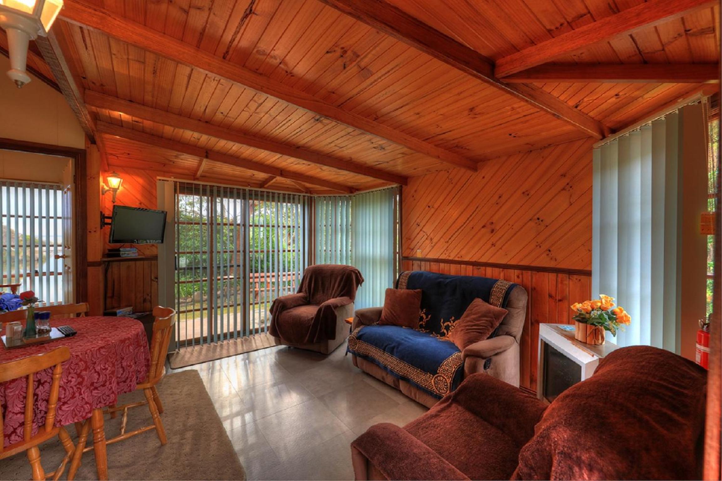 Family Room with Lake View photo 1