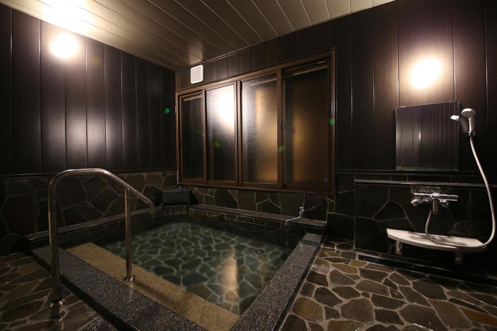 Deluxe Japanese-Style Room with Hot Spring Bath - Photo 4