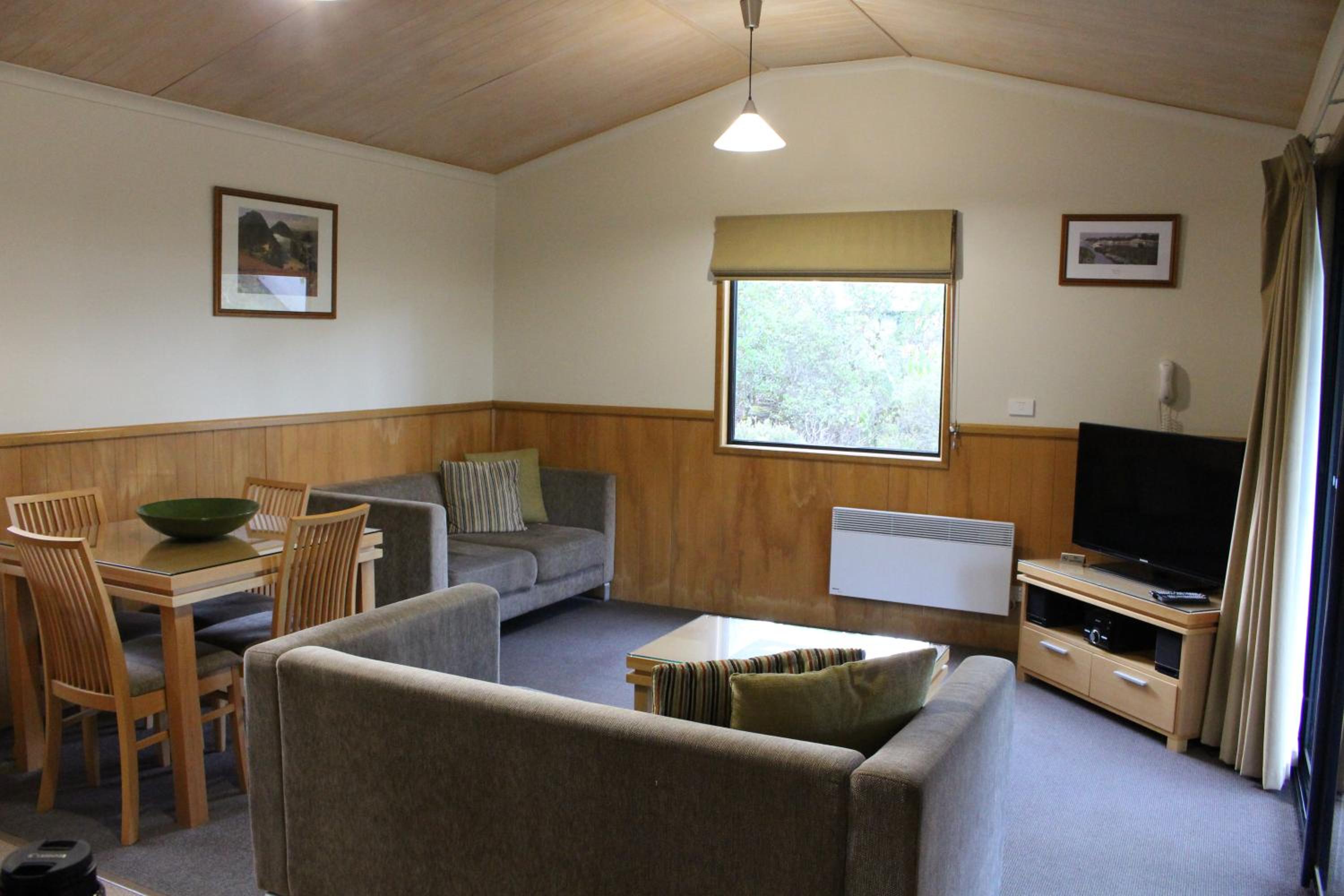 Superior 2 Bedroom Chalet - Sleeps 4 (2 Queens) photo 3