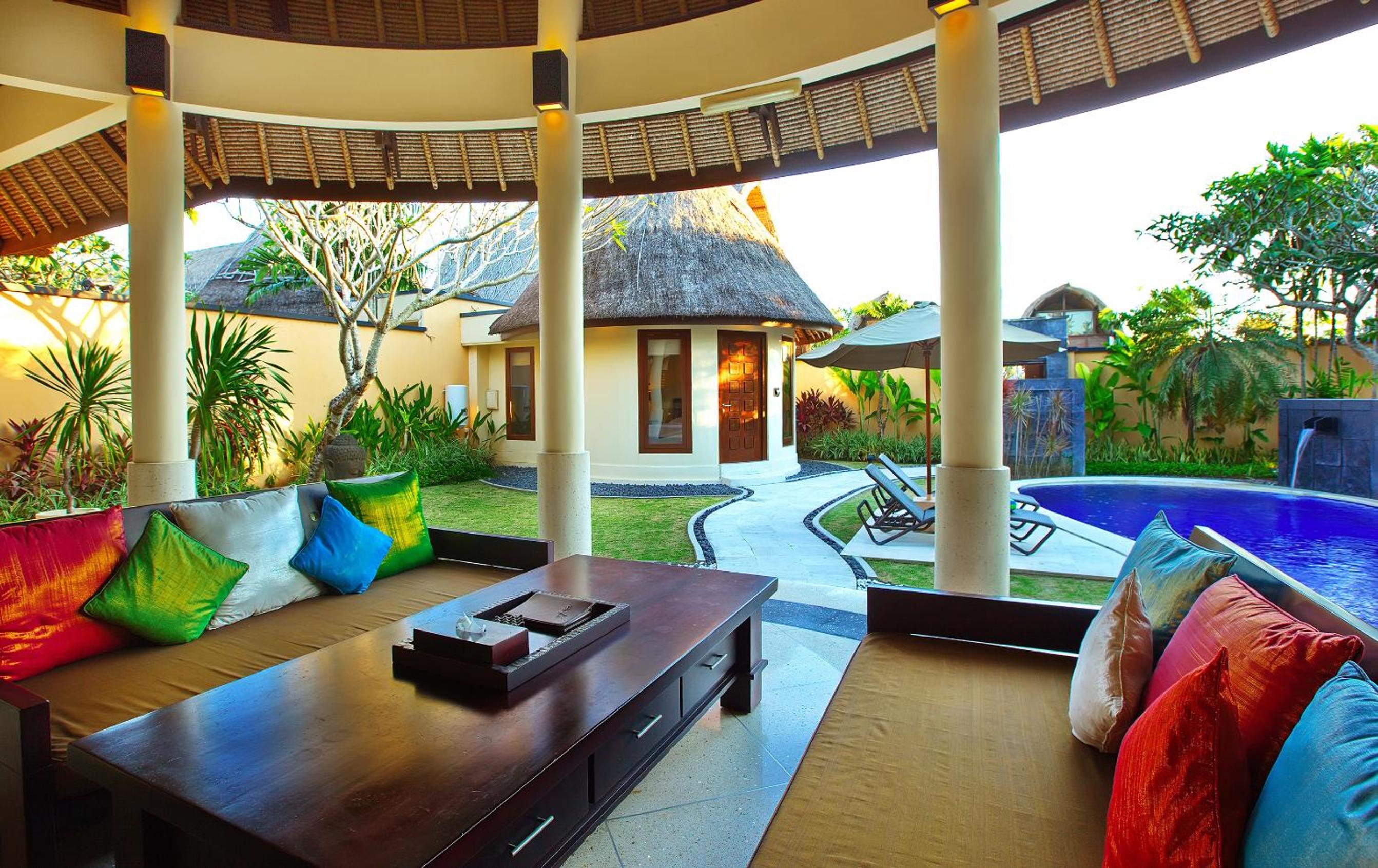 Three-Bedroom Villa with Private Pool and Garden - Photo 13