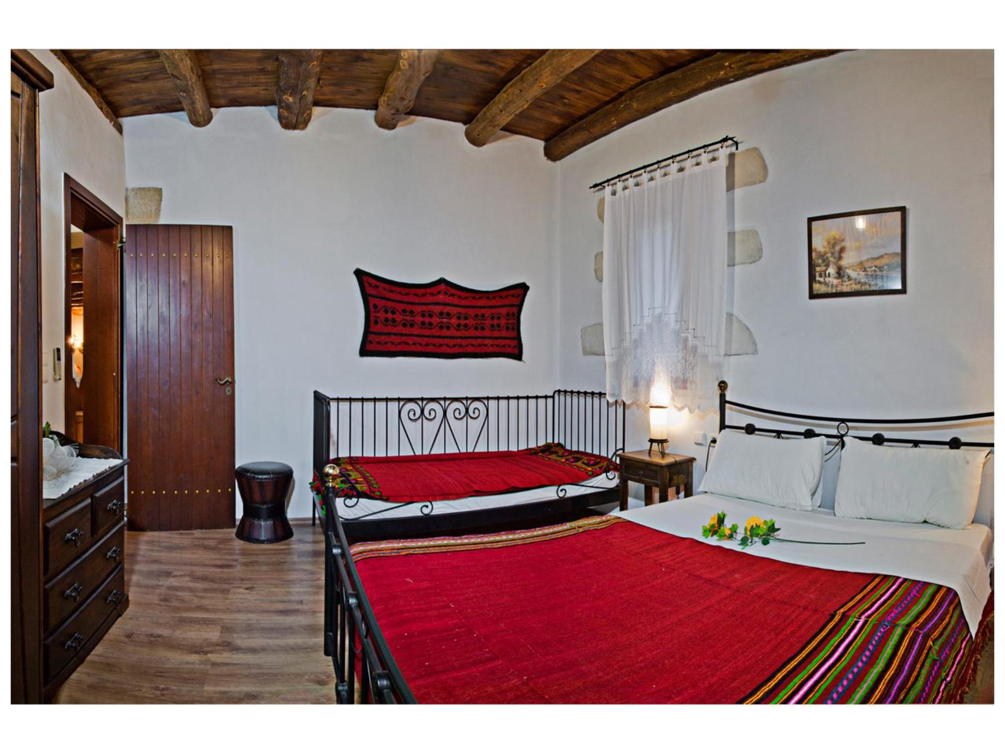 Villa with Private Pool - Photo 35