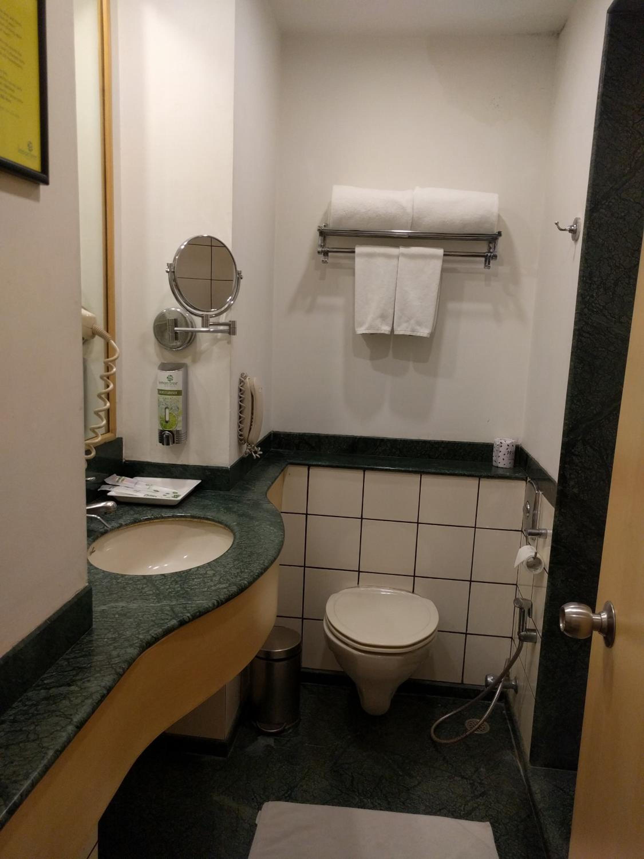 Superior Twin Room - Photo 4