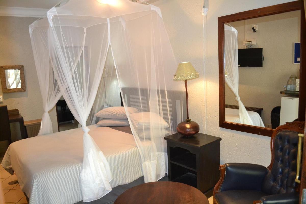 Twin Room with Bathroom photo 1