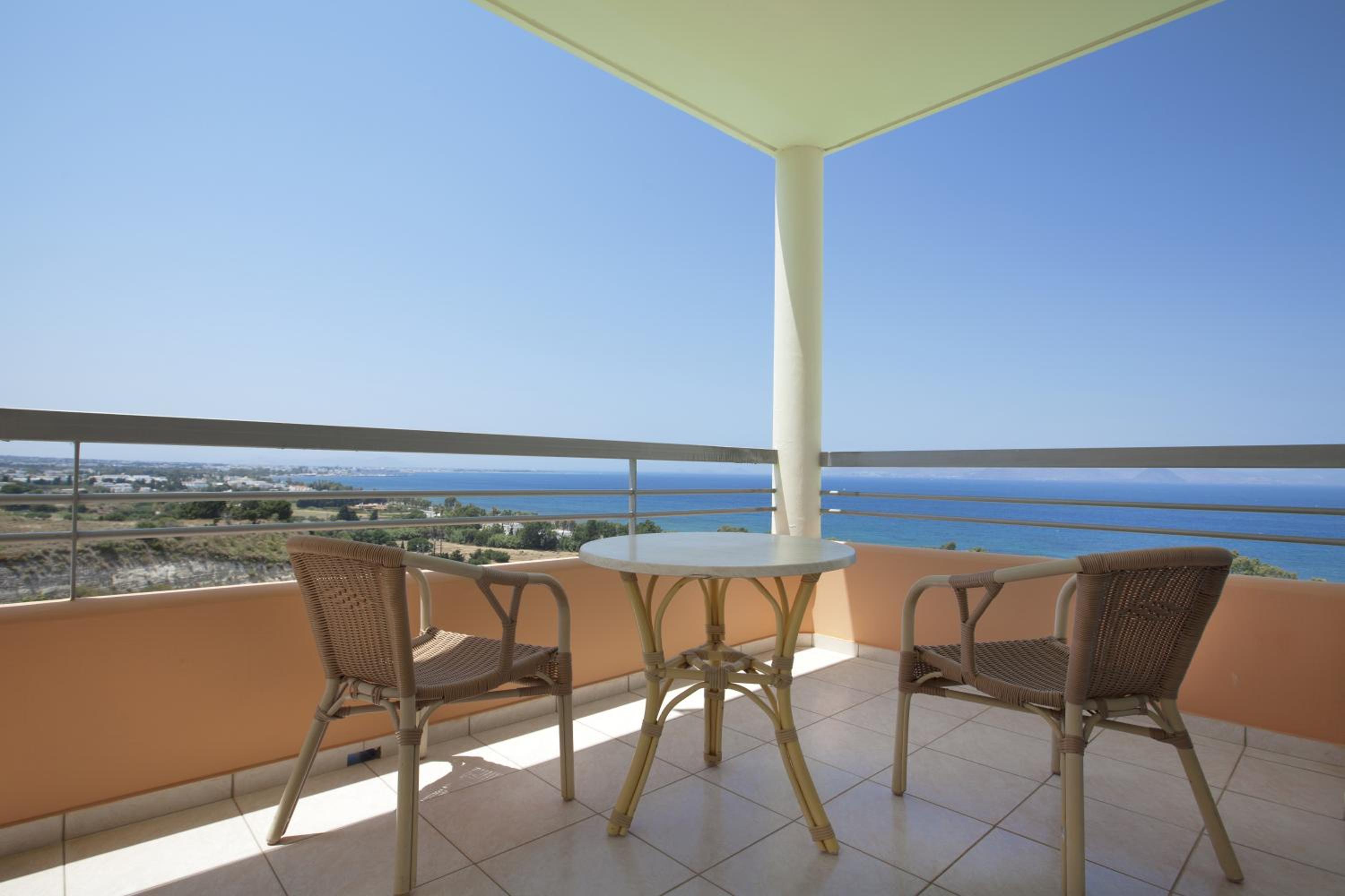 Double Room with Sea View - Photo 3
