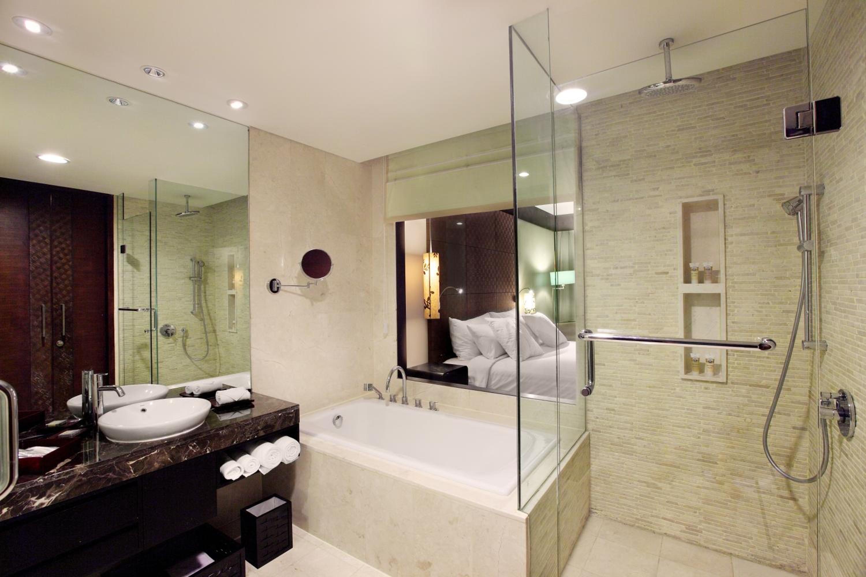 Deluxe Room, 1 King Size Bed, Garden View with Free Kids and Resort Activities - Photo 5