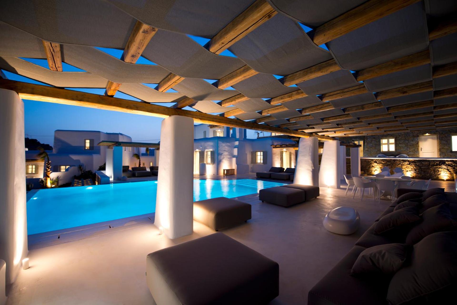 Villa with Private Pool - Photo 15