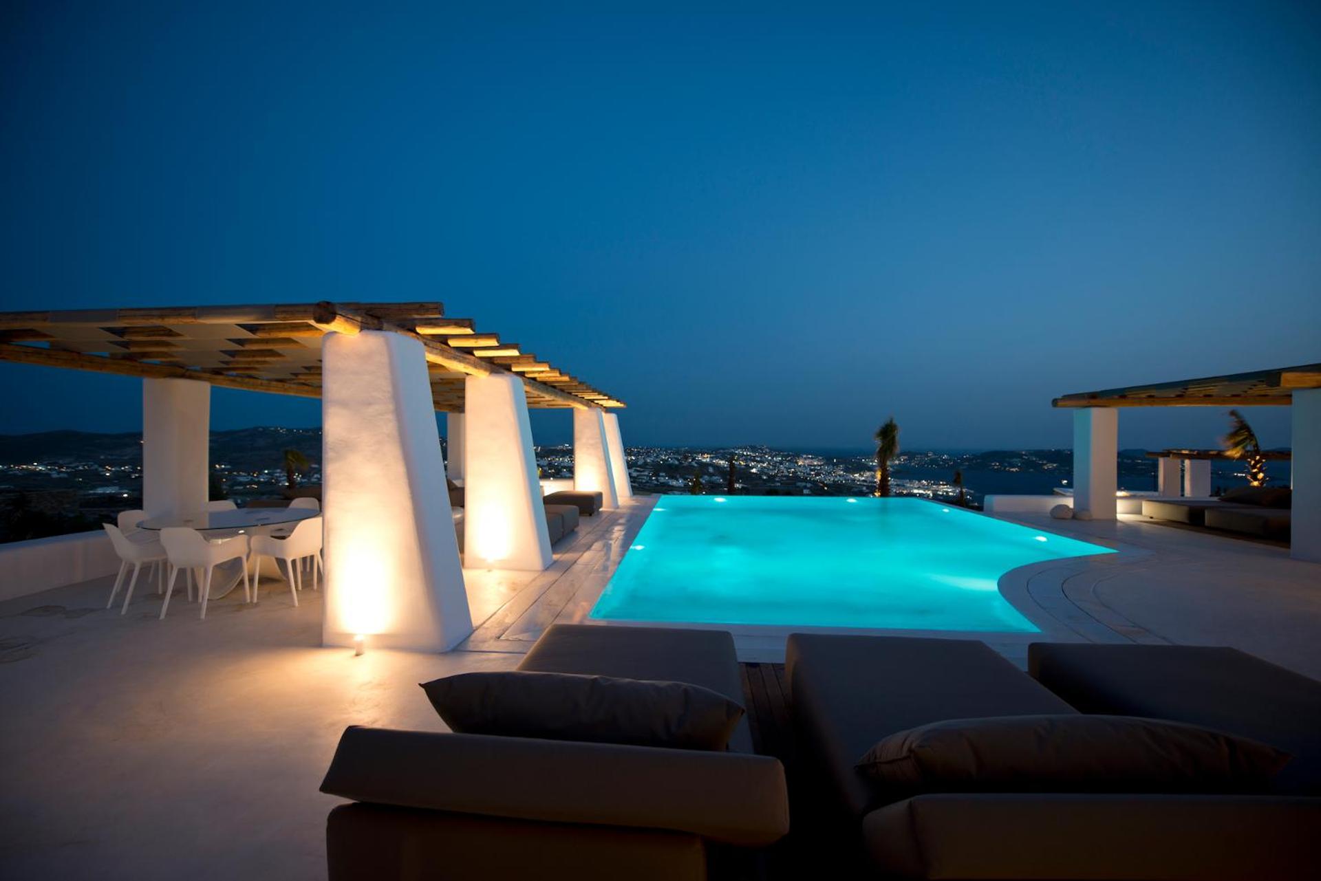 Villa with Private Pool - Photo 23