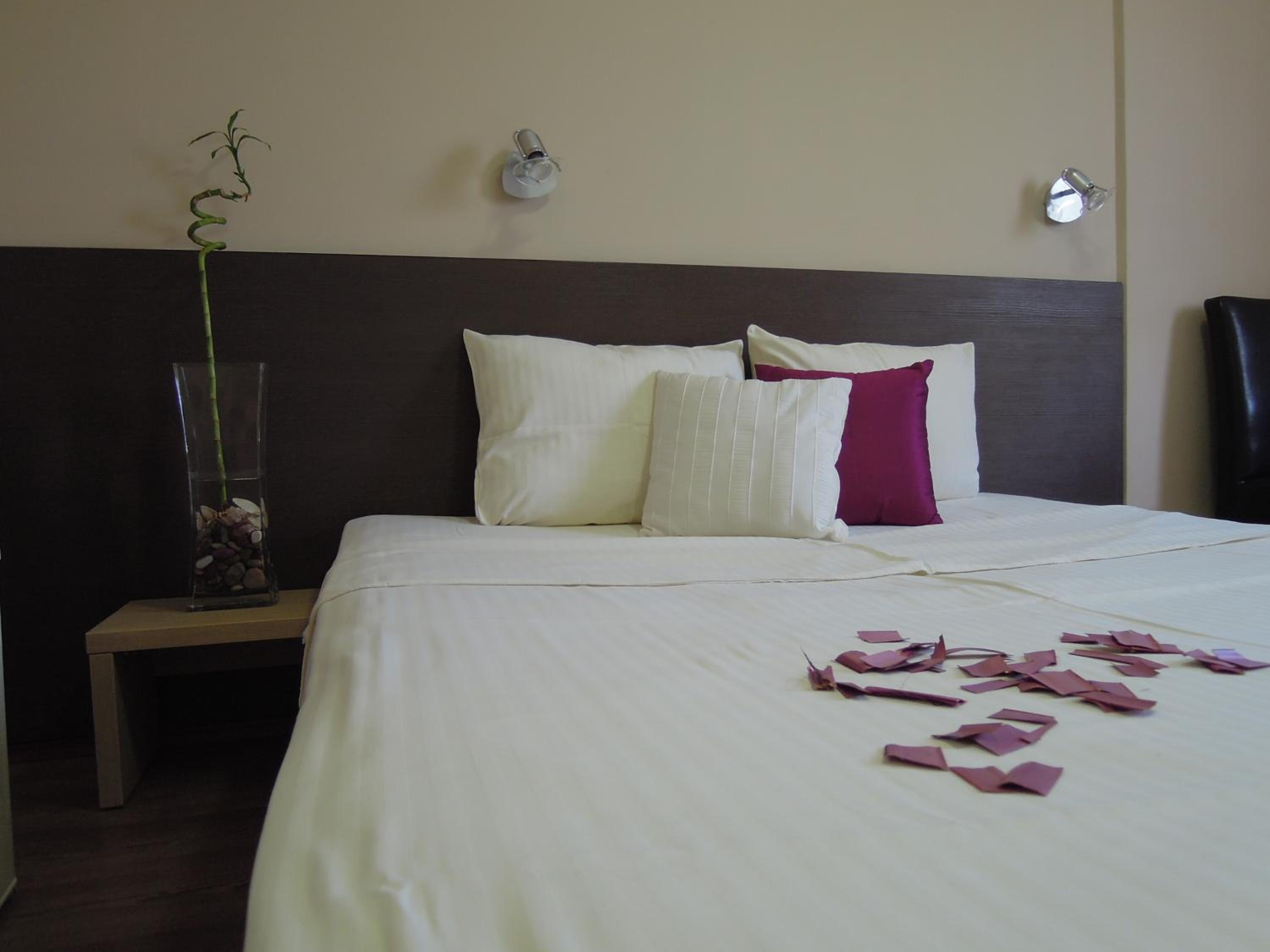 Double Room - Photo 6