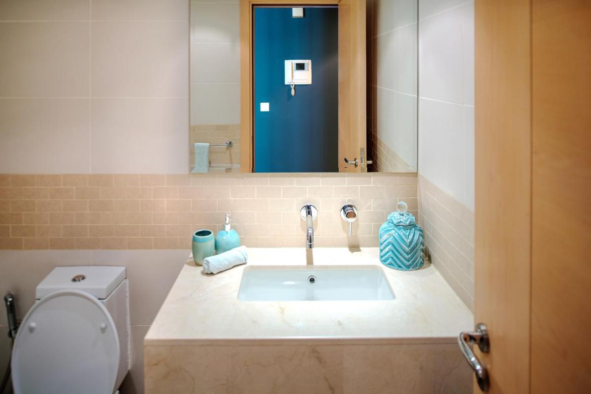 Chic 2-Bedroom Apartment Marina View photo 2