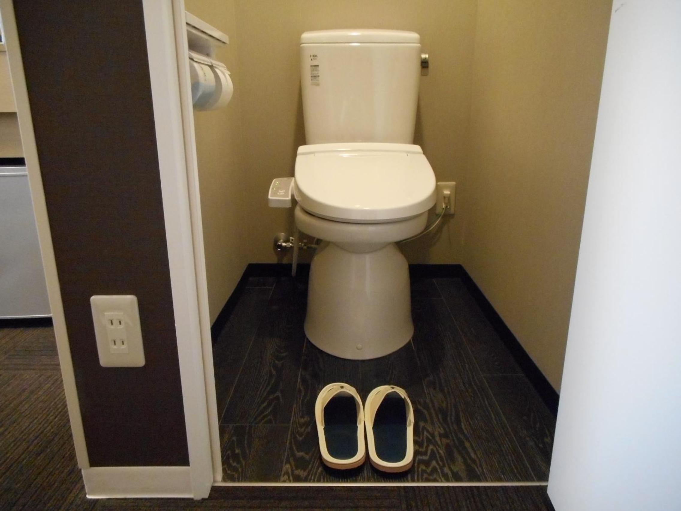 Single Room with Shared Bathroom - Smoking - West Building photo 3