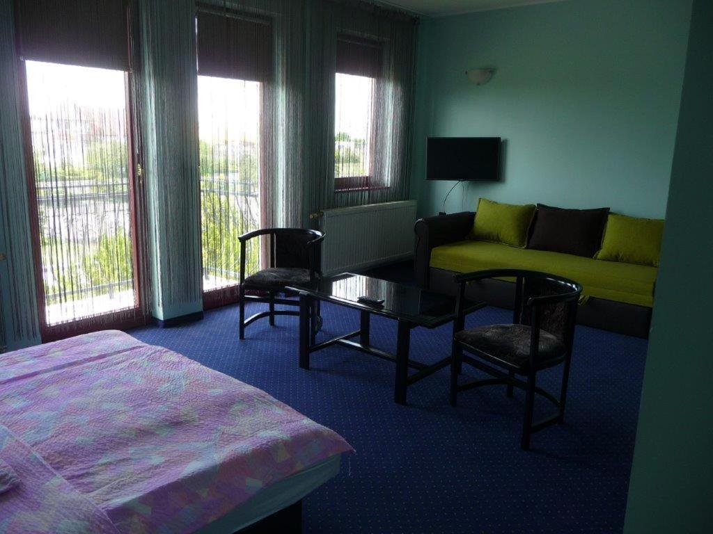 Family Room photo 1