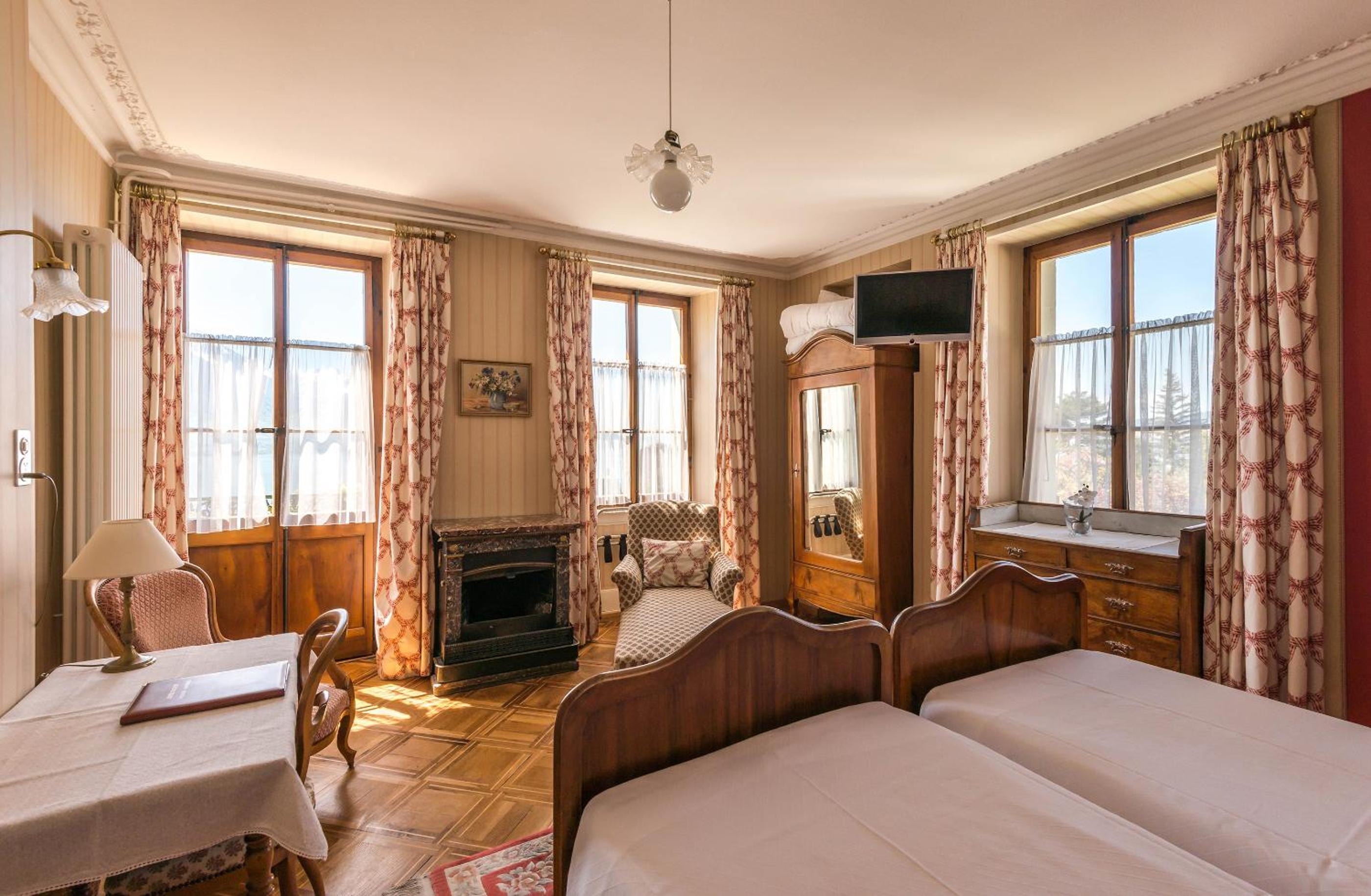 Superior Double Room with Lake View photo 2
