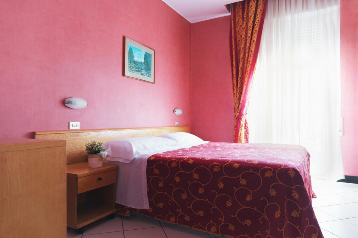 Standard Double or Twin Room - Photo 3