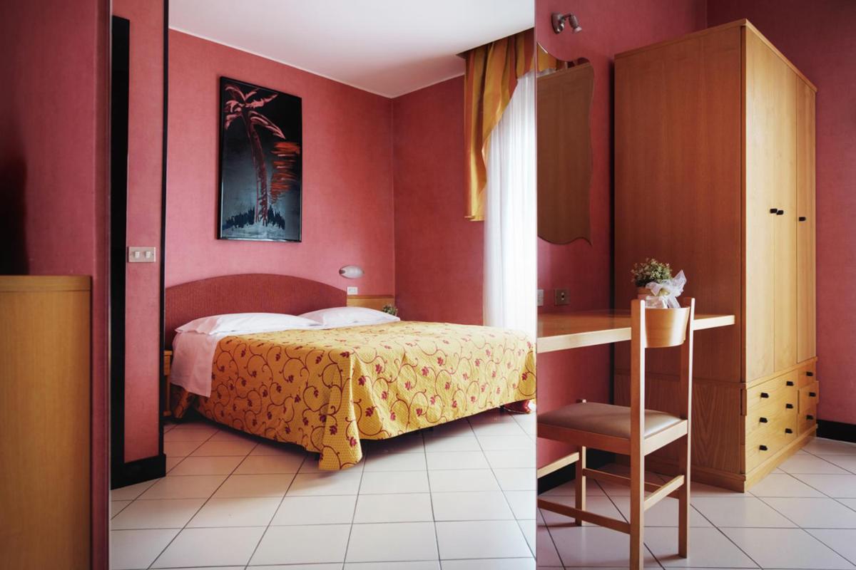 Standard Double or Twin Room - Photo 4