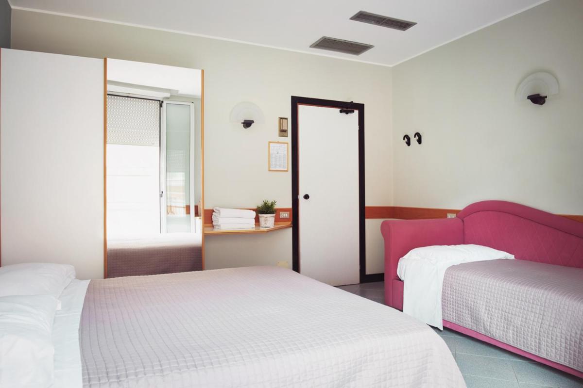 Triple Room - Photo 5
