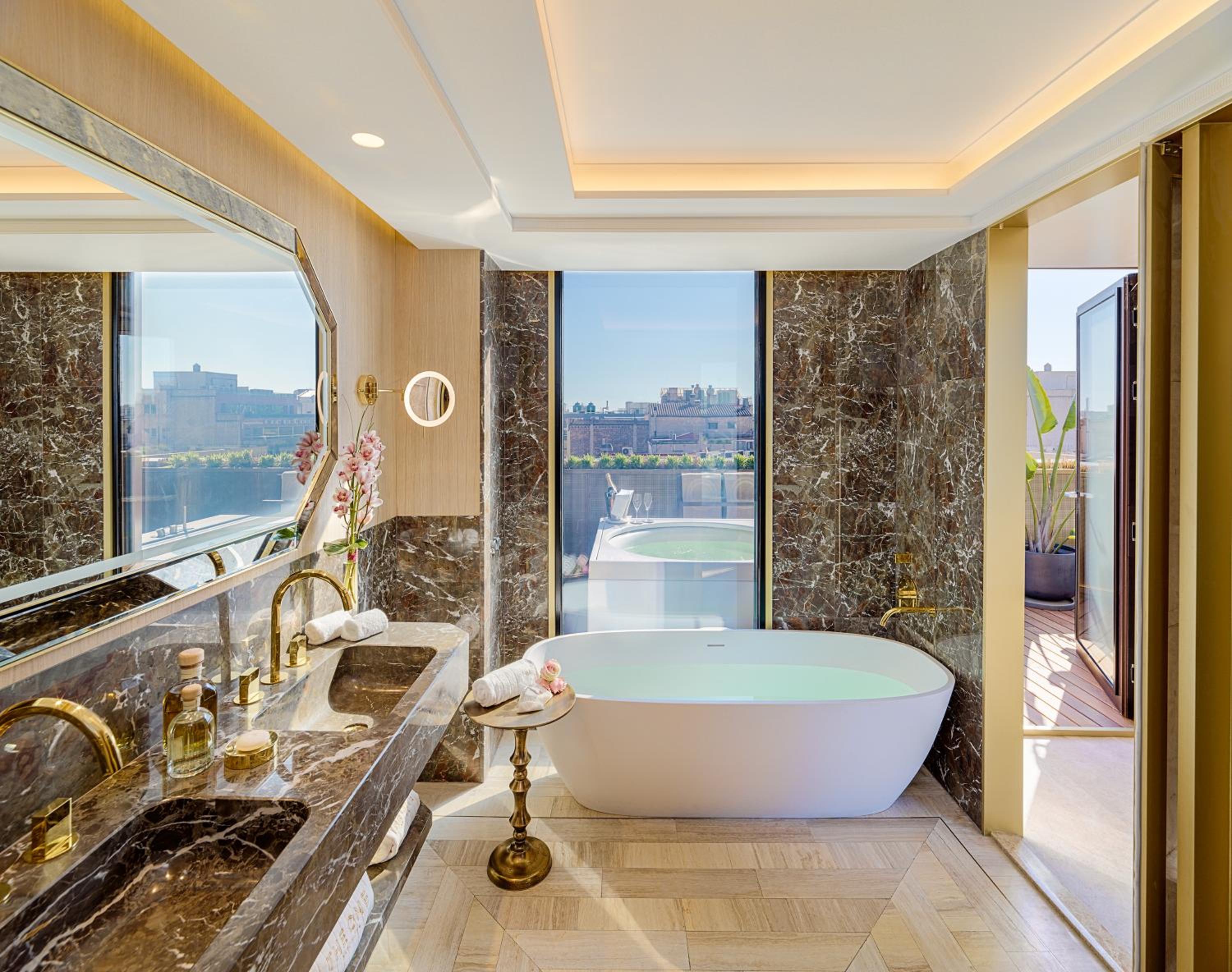 Luxury Suite with City View